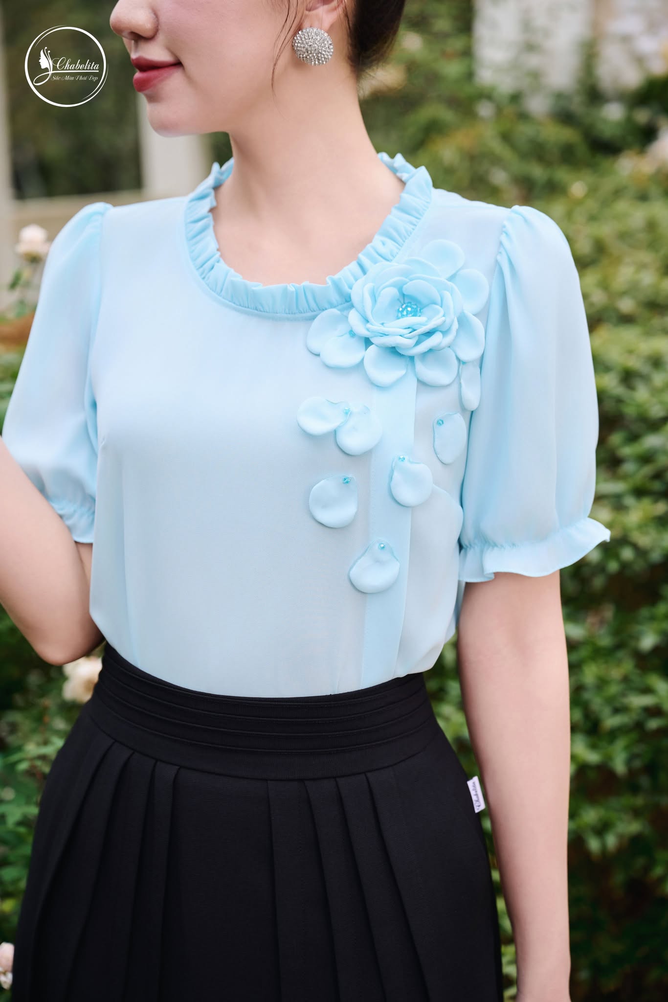 Áo thêu hoa cổ bèo màu xanh