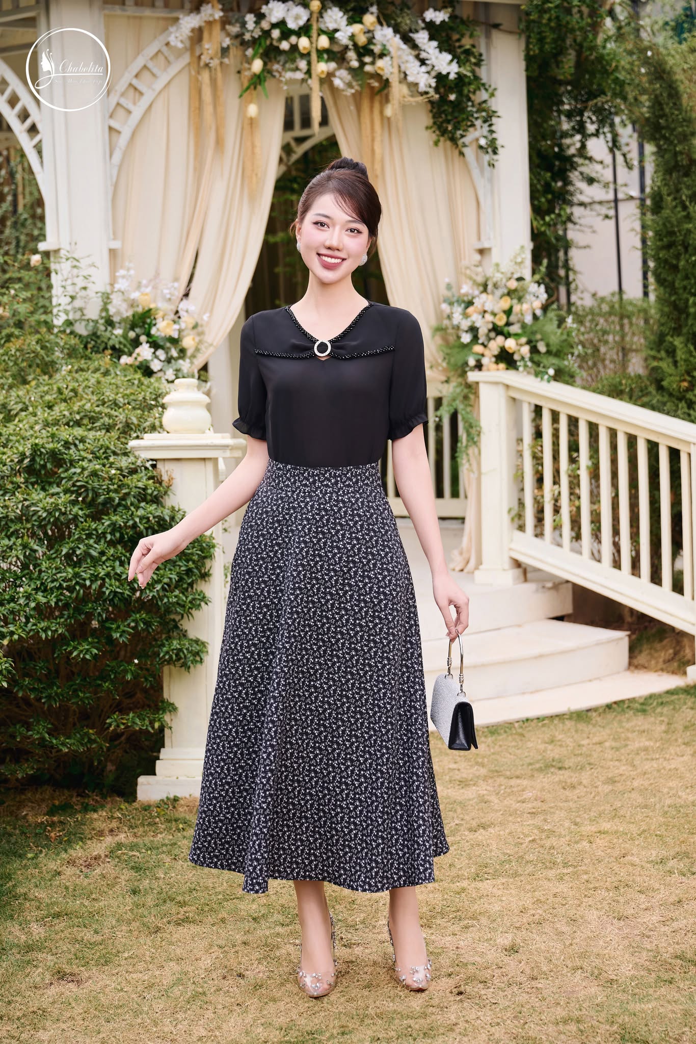 Chân váy xòe đen hoa nhí