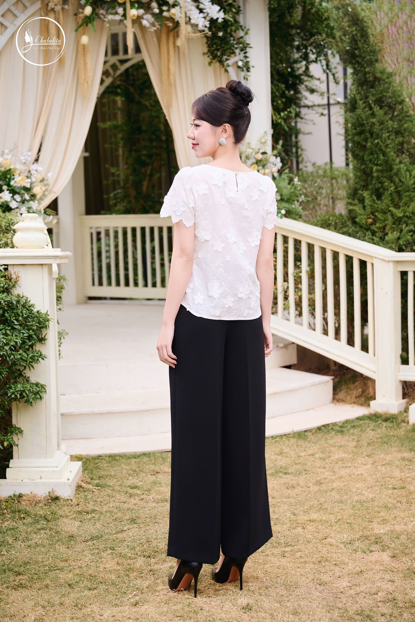 Sơ mi tay lỡ cổ tròn màu trắng