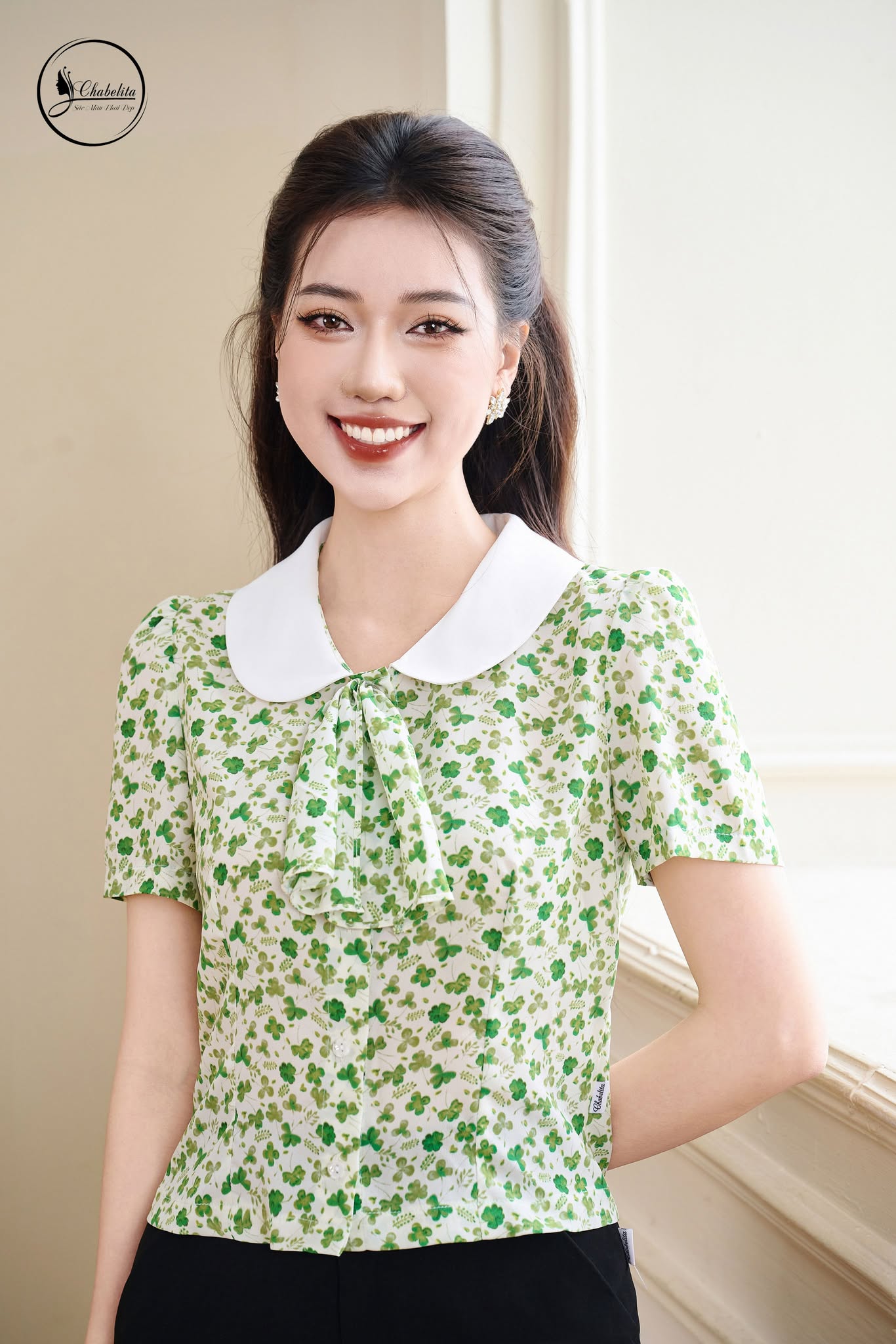 Áo hoa nhí phổi cổ màu xanh