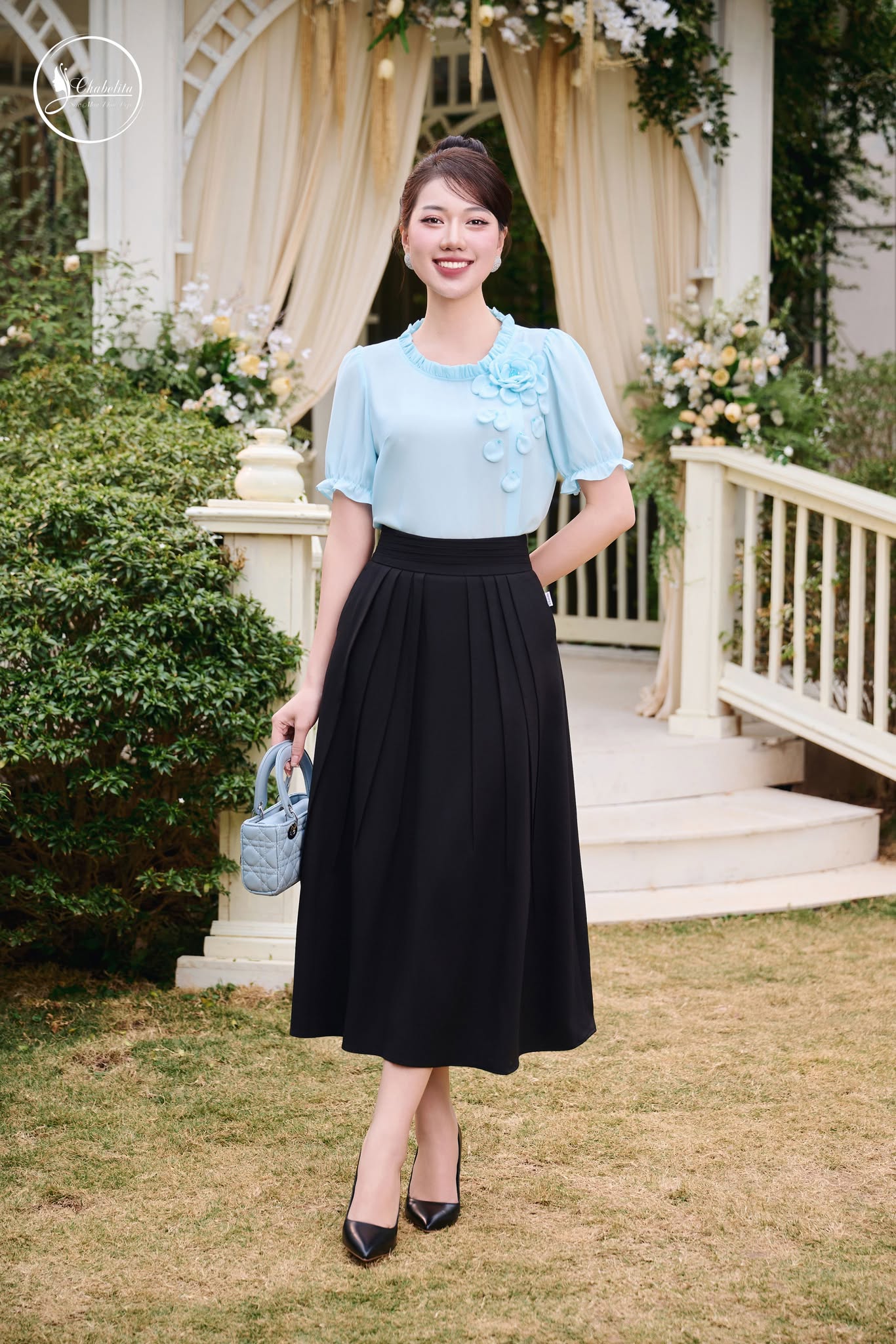 Áo thêu hoa cổ bèo màu xanh