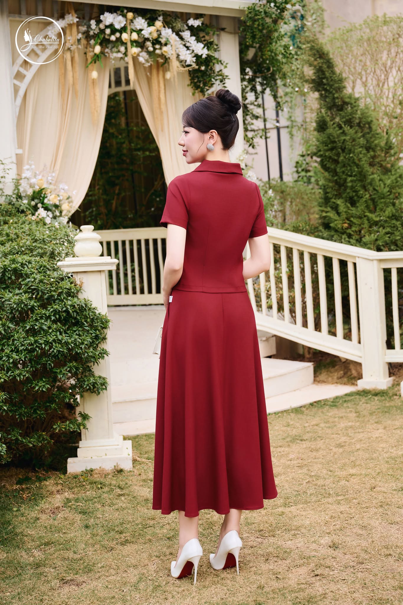 Sét bộ áo ký giả cách điệu phối chân váy màu đỏ