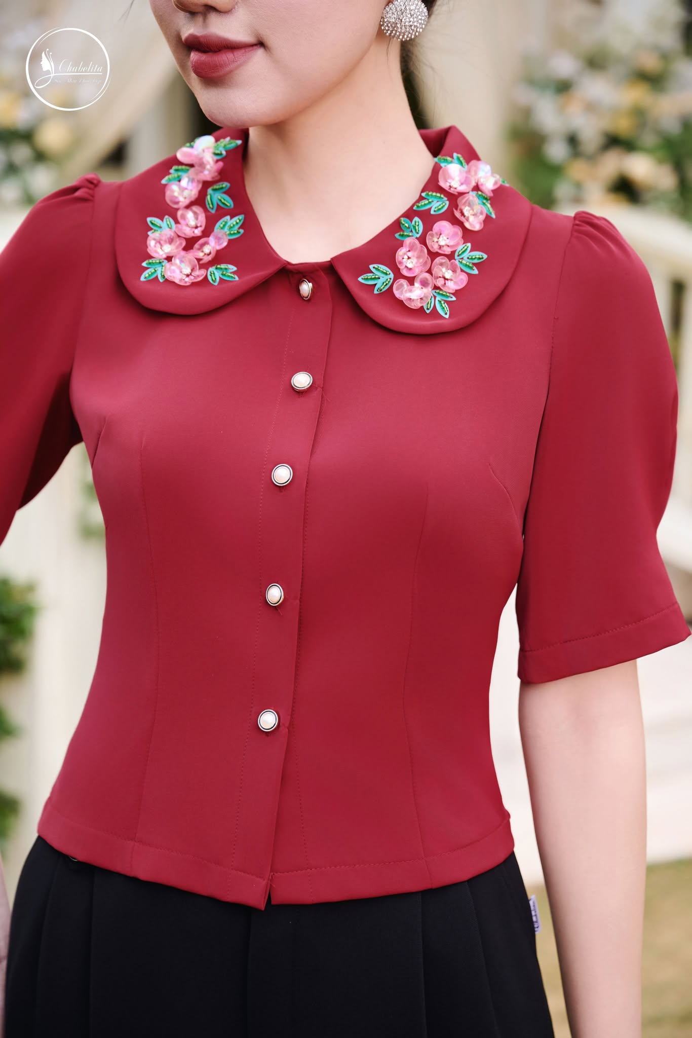 Áo sơ mi thêu lá cổ màu đỏ