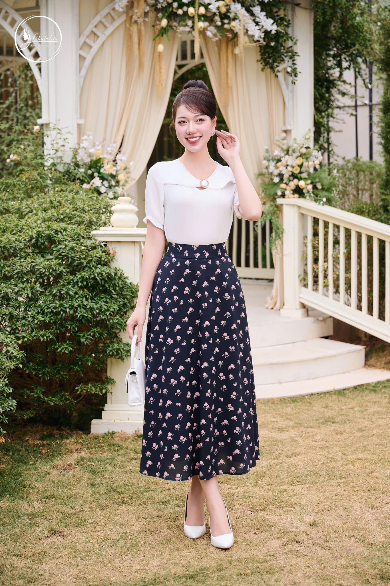 Áo đính đá màu trắng