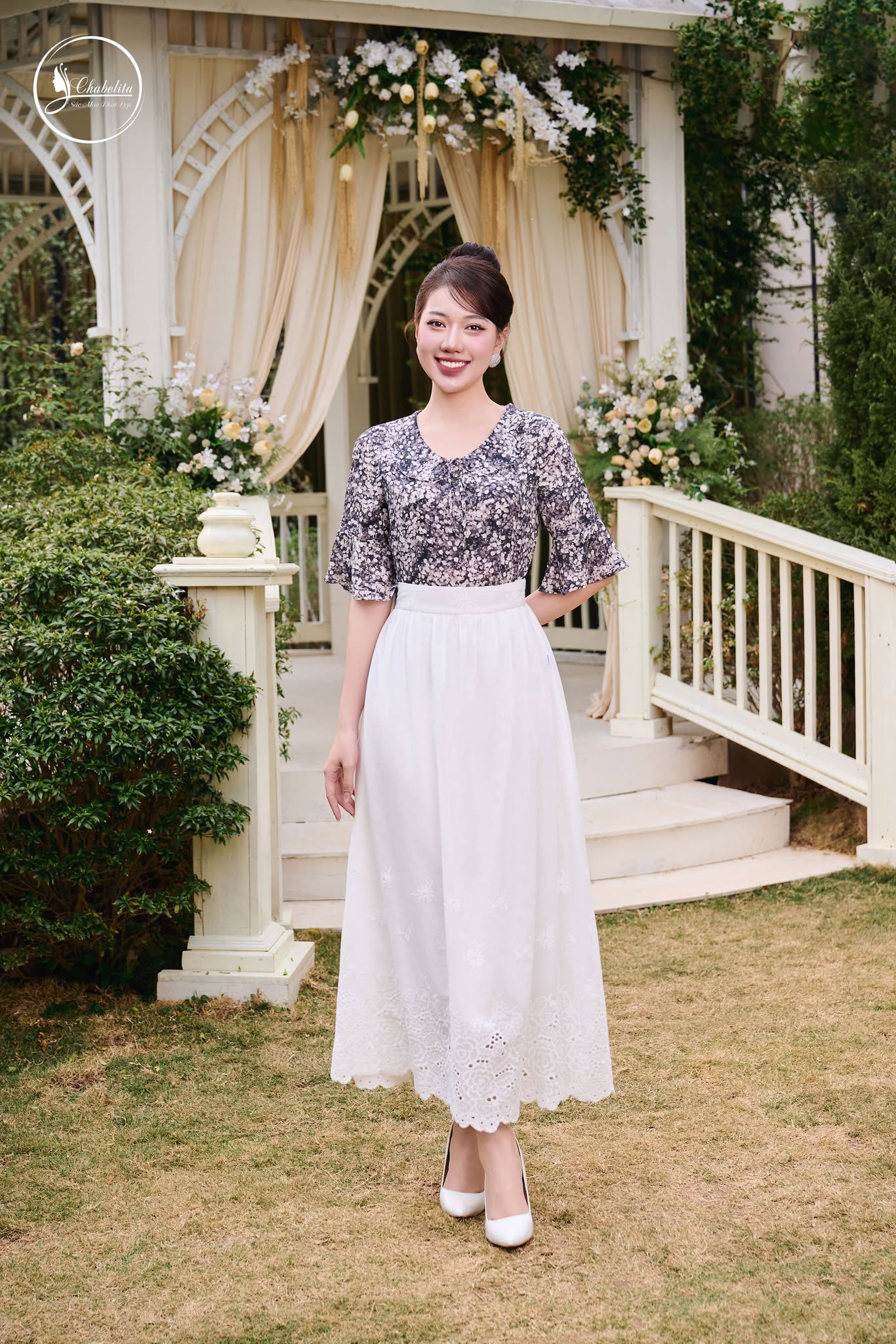 Áo sơ mi hoa cổ sen phối dây nơ màu đen