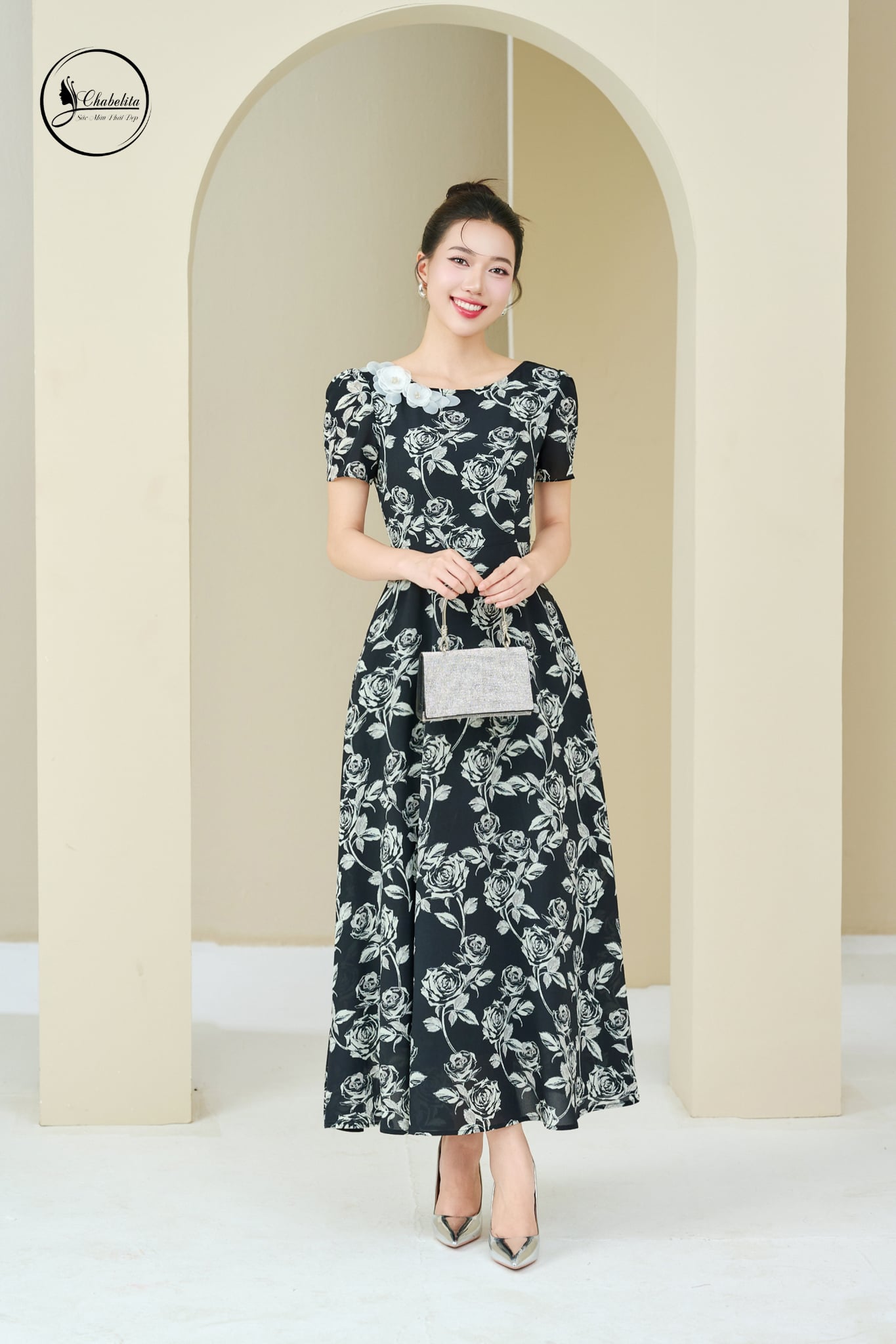 Đầm xòe tay cộc họa tiết hoa đen