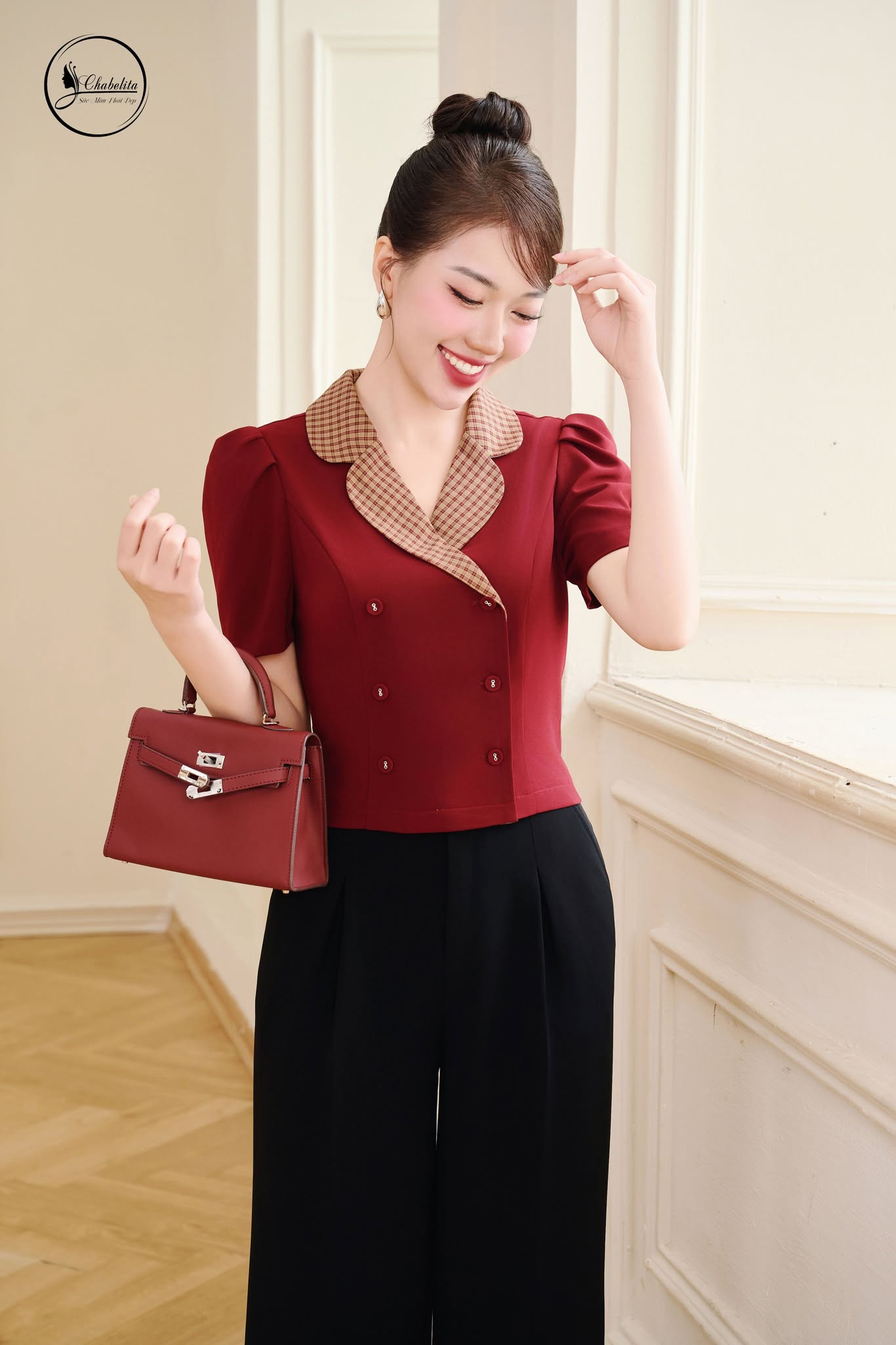 Áo phối cổ màu đỏ