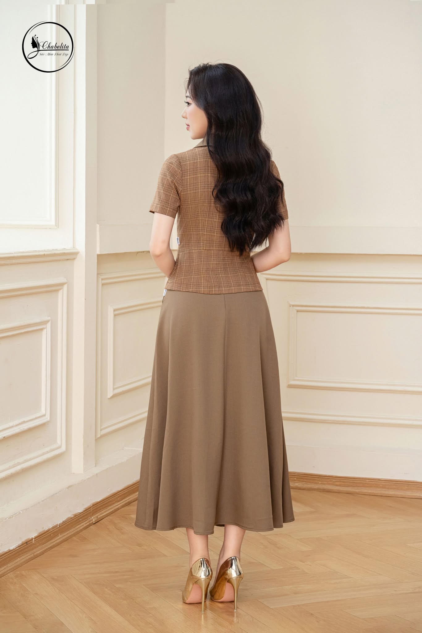 Chân váy xòe màu nâu nhạt
