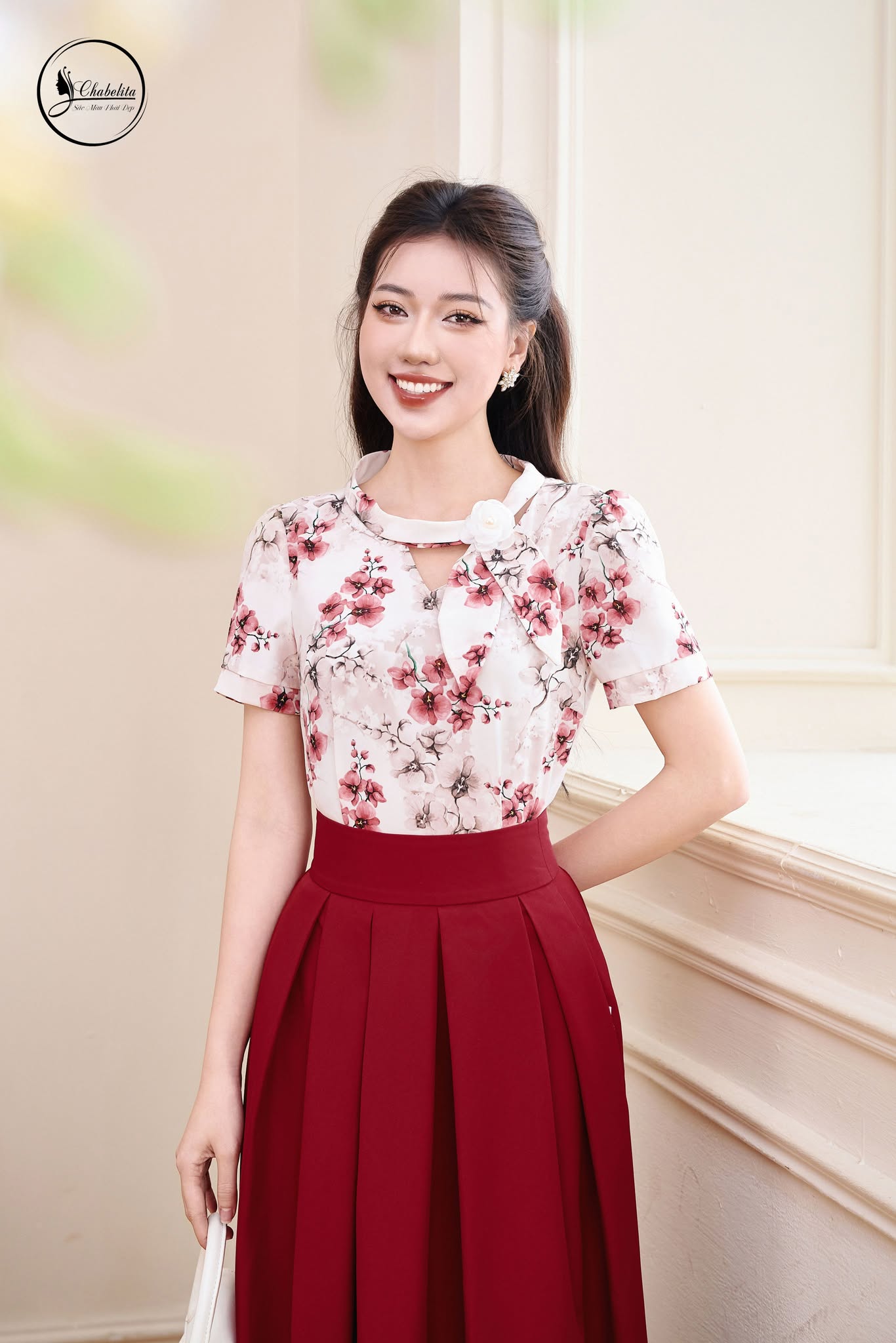 Áo sơ mi cổ cách điệu tay lỡ hoa hồng