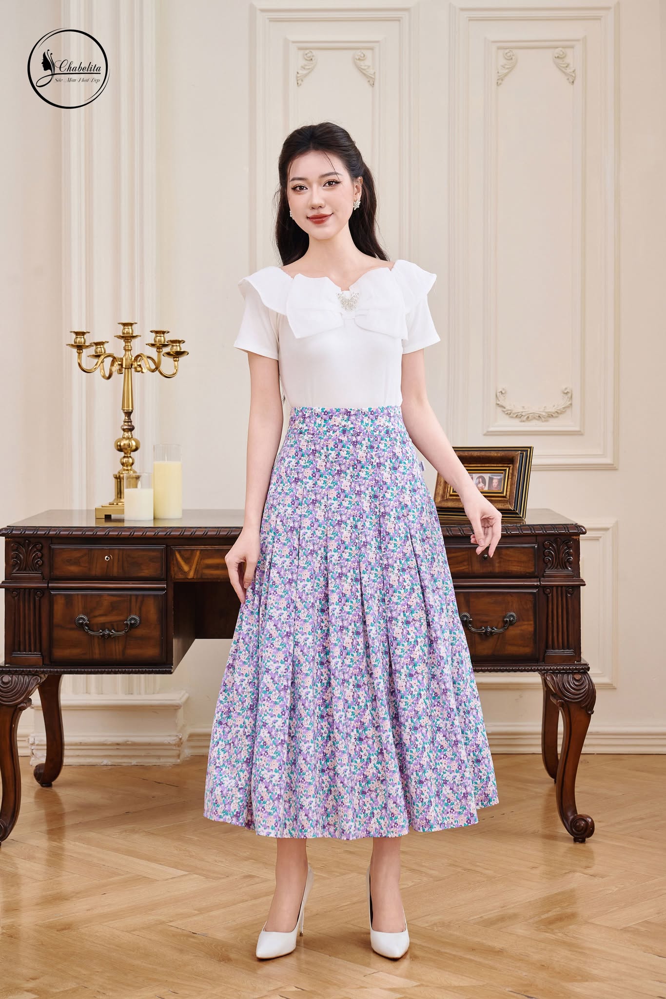 Áo trễ vai cách điệu màu trắng