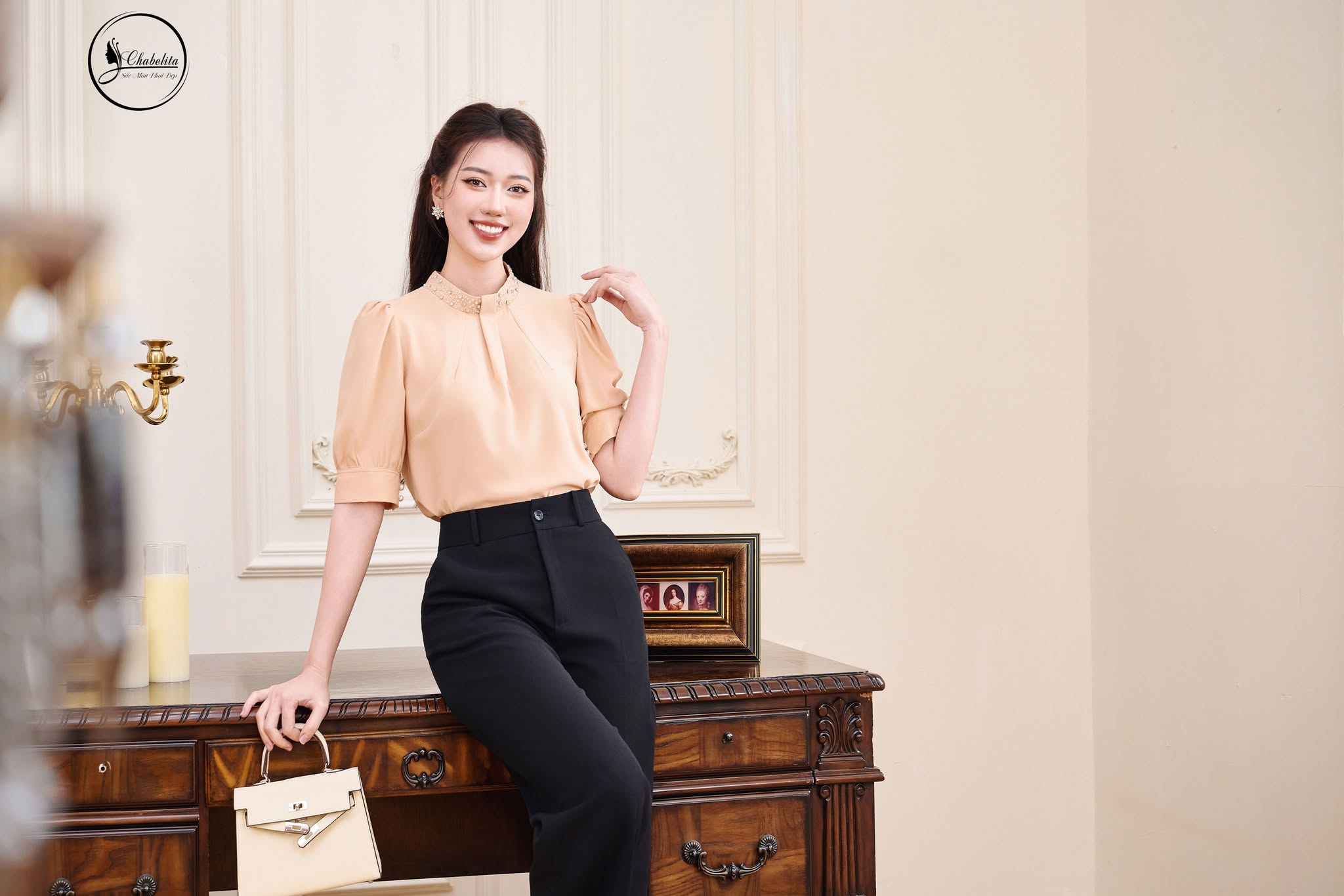 Sơ mi cổ đính đá màu be