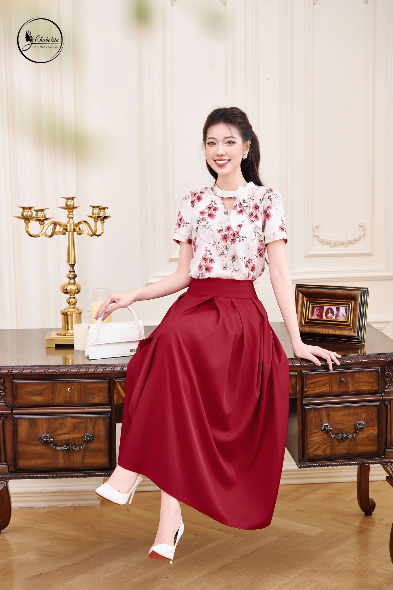 Áo sơ mi cổ cách điệu tay lỡ hoa hồng