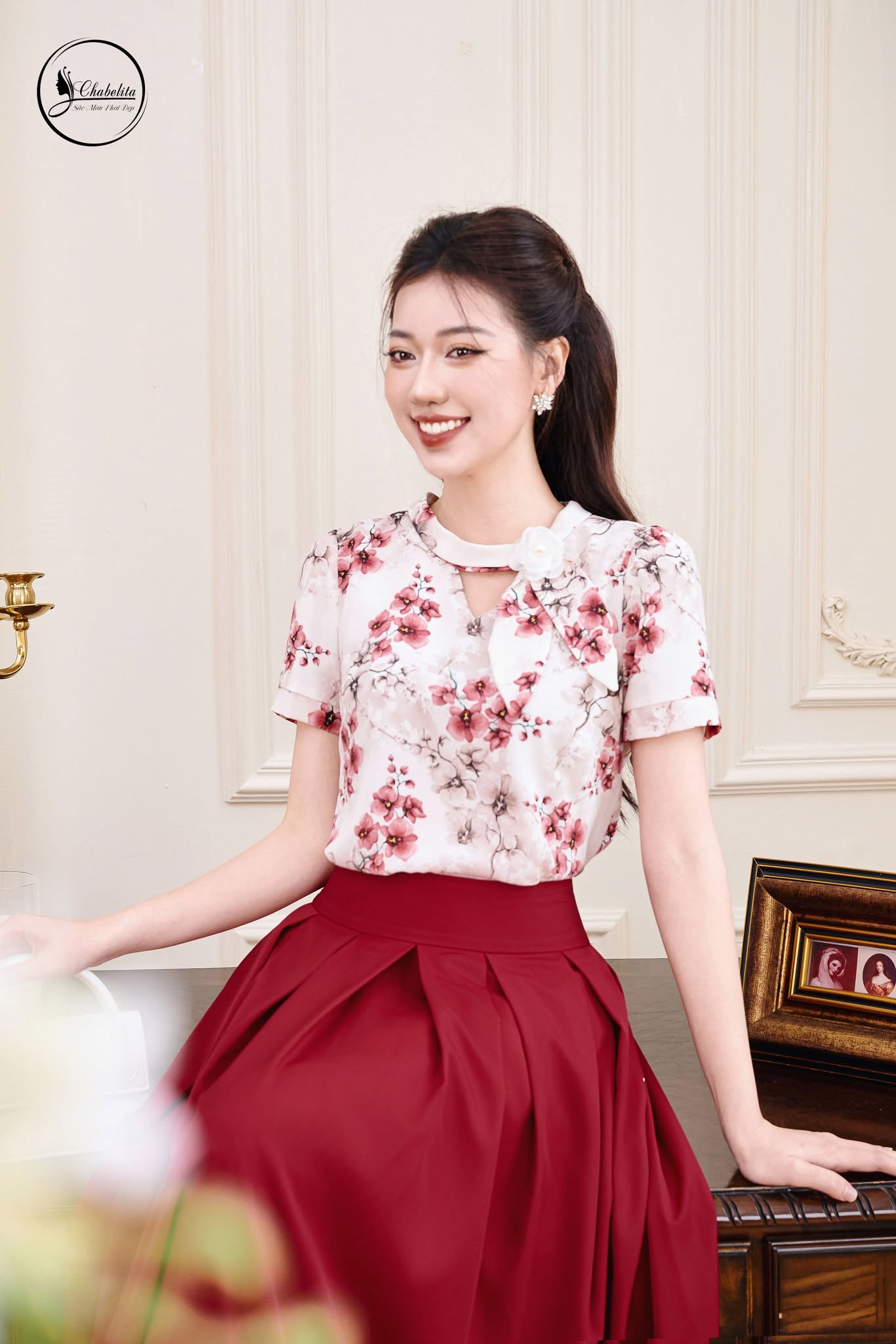 Áo sơ mi cổ cách điệu tay lỡ hoa hồng