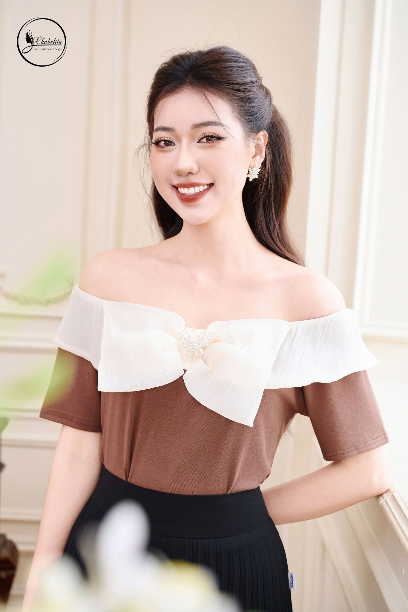 Áo trễ vai cách điệu màu nâu