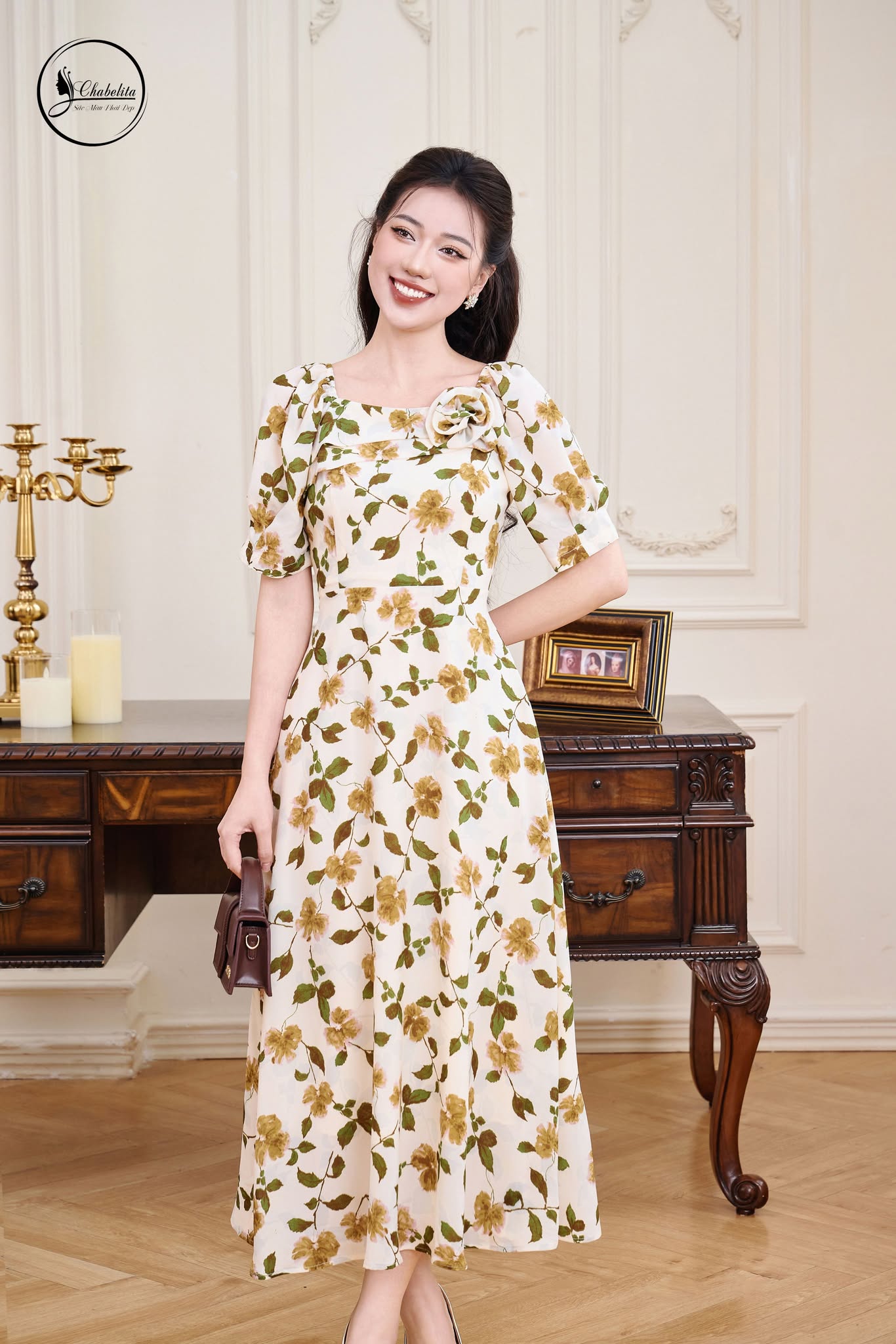 Đầm hoa xòe tay lỡ cổ đính hoa màu be