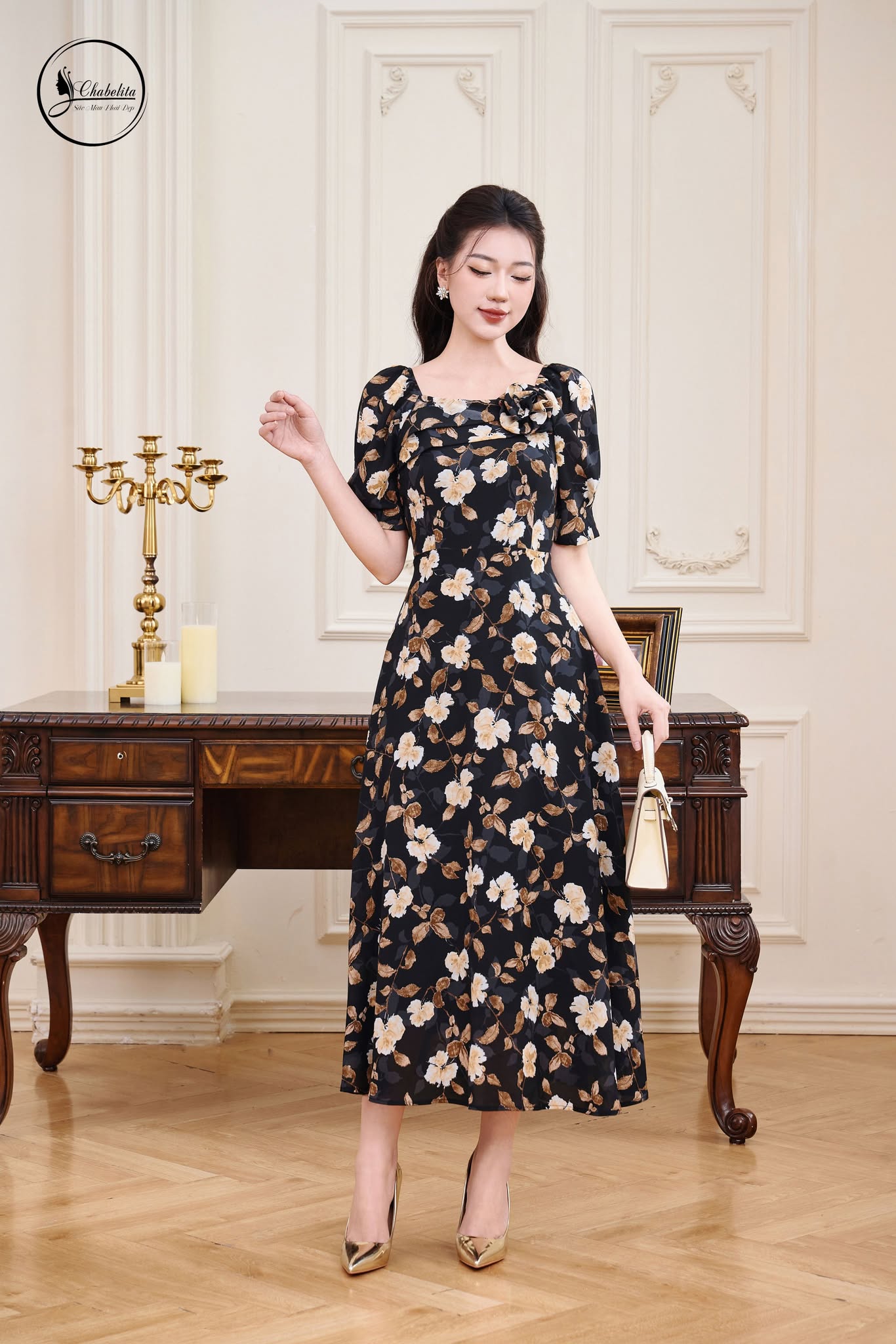 Đầm hoa xòe tay lỡ cổ đính hoa màu đen