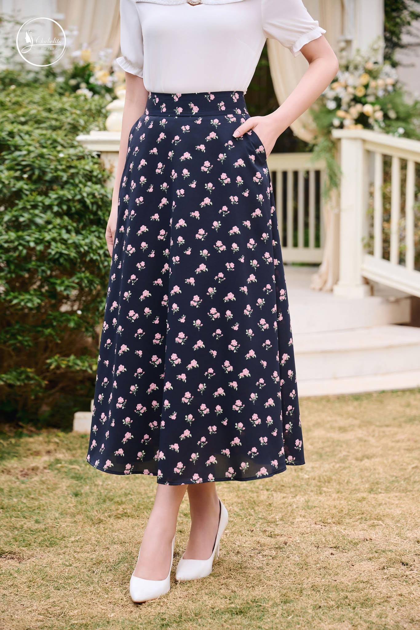 Chân váy xòe đen hoa hồng