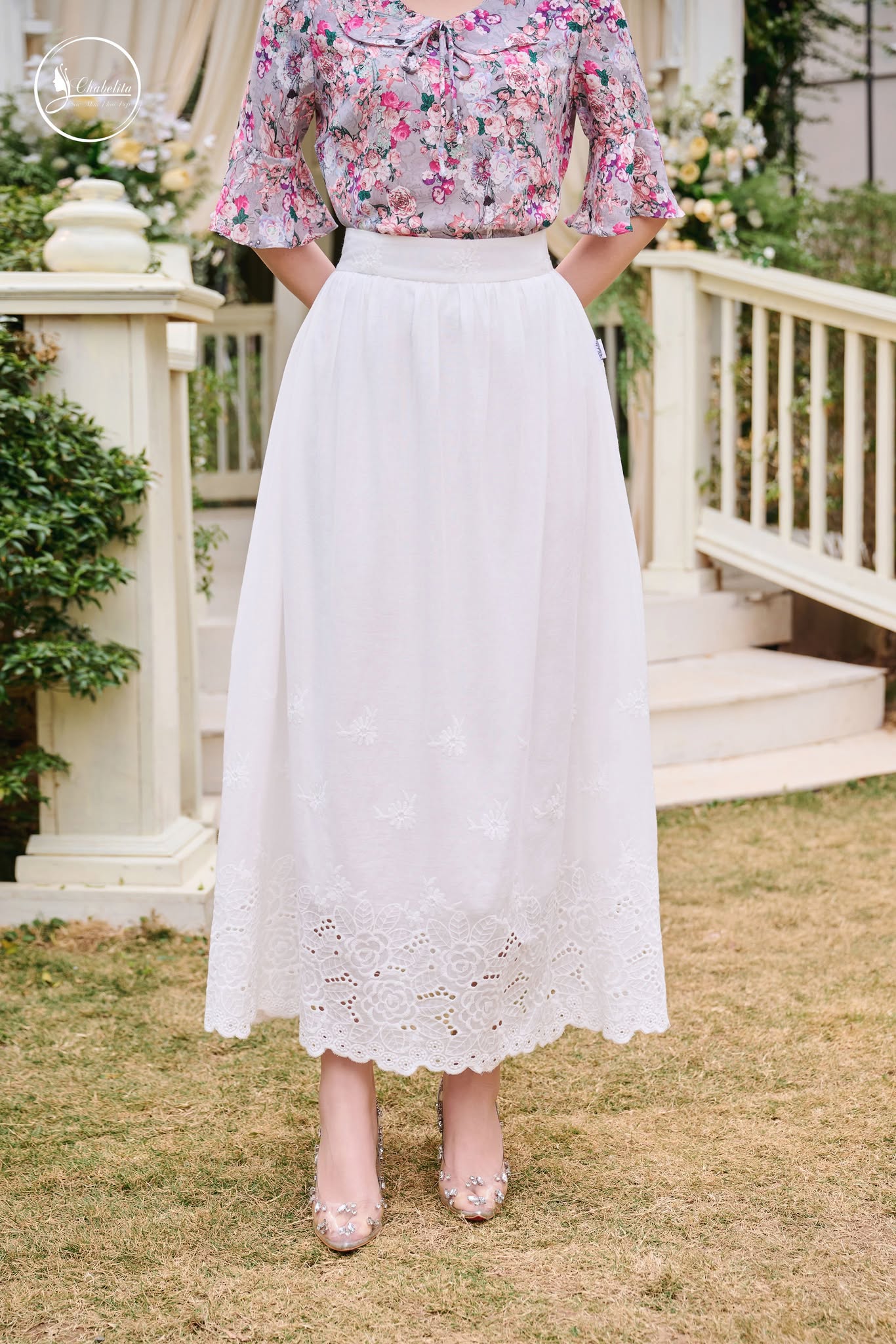 Chân váy xòe màu trắng