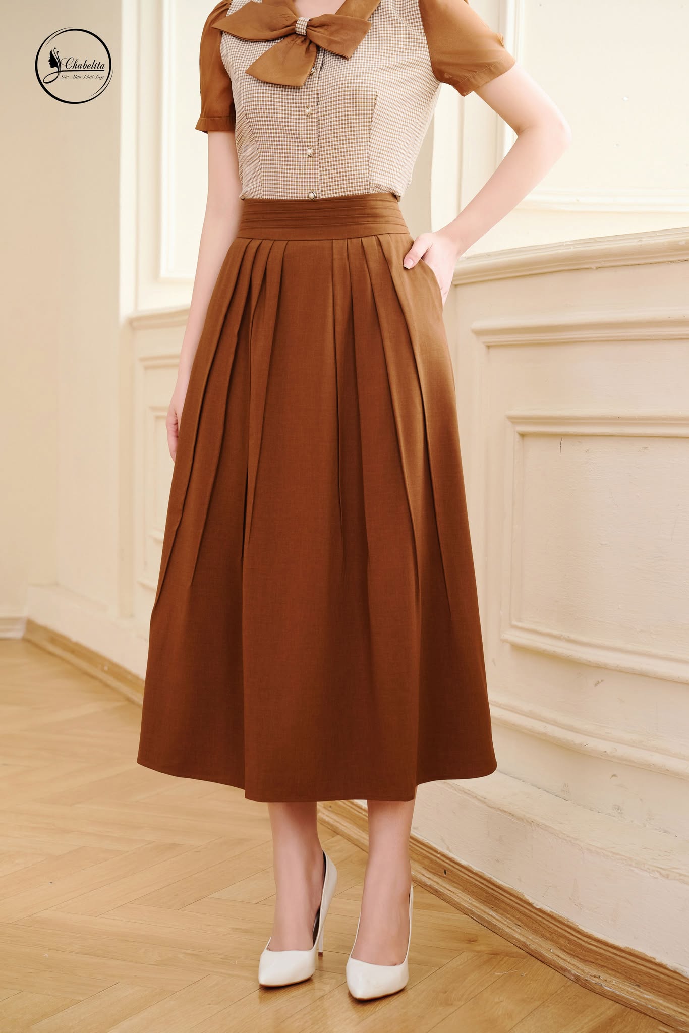 Chân váy xếp ly trước dáng dài màu nâu