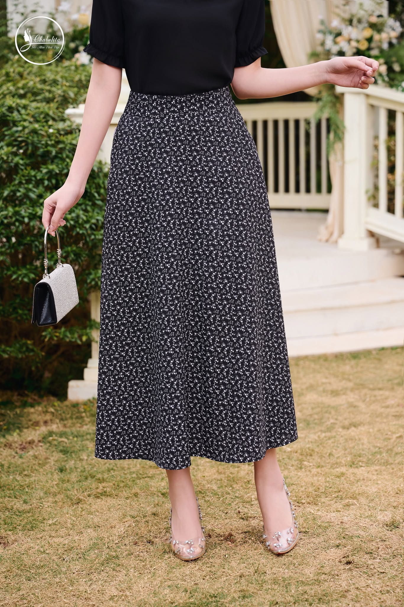 Chân váy xòe đen hoa nhí