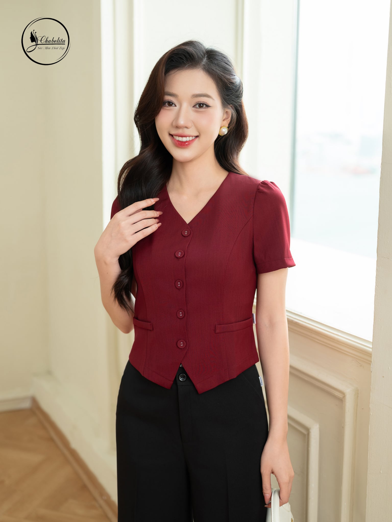 Áo sơ mi cổ tim màu đỏ