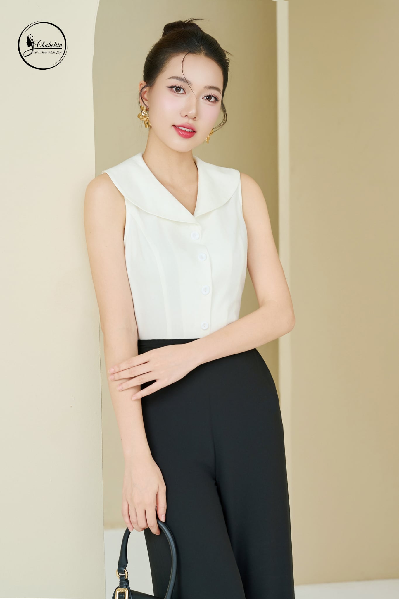 Áo sát nách cổ sen lớn màu trắng