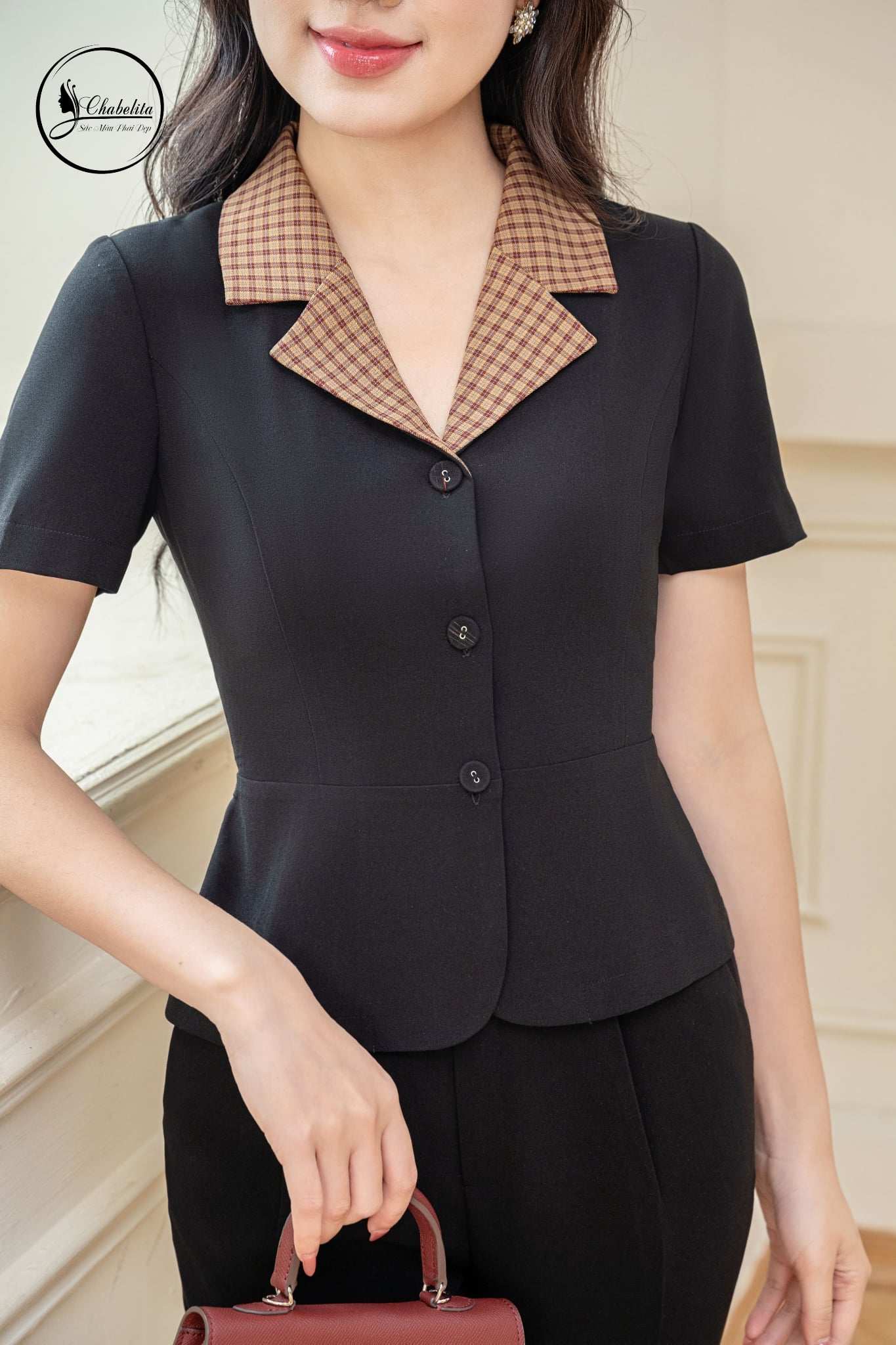 Áo sơ mi tay ngắn cổ vest màu đen