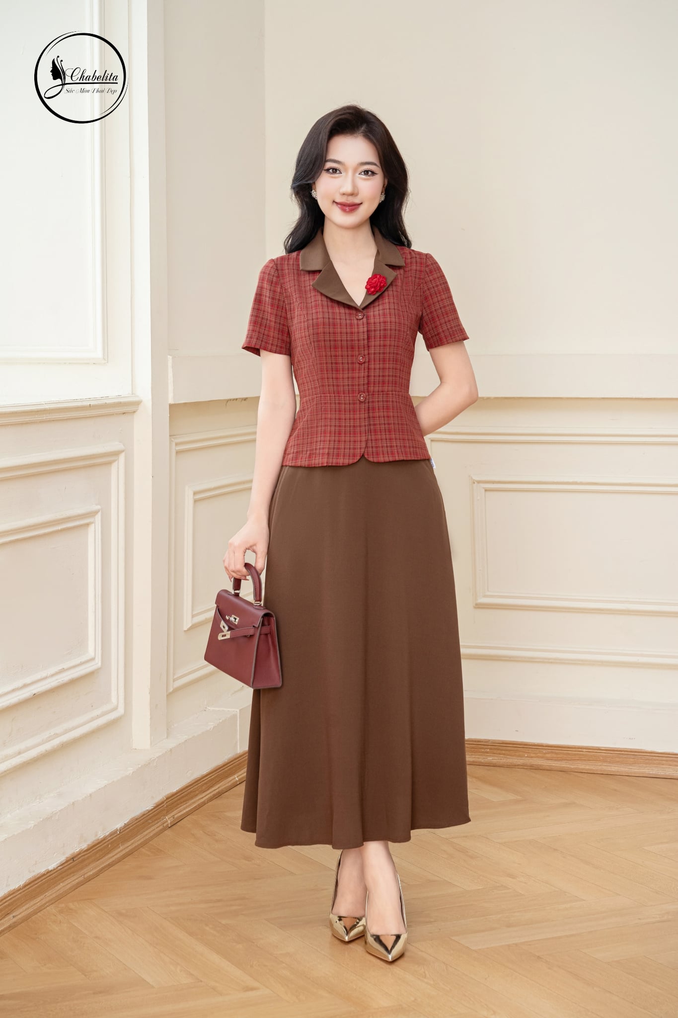 Áo kẻ cổ phối màu đỏ