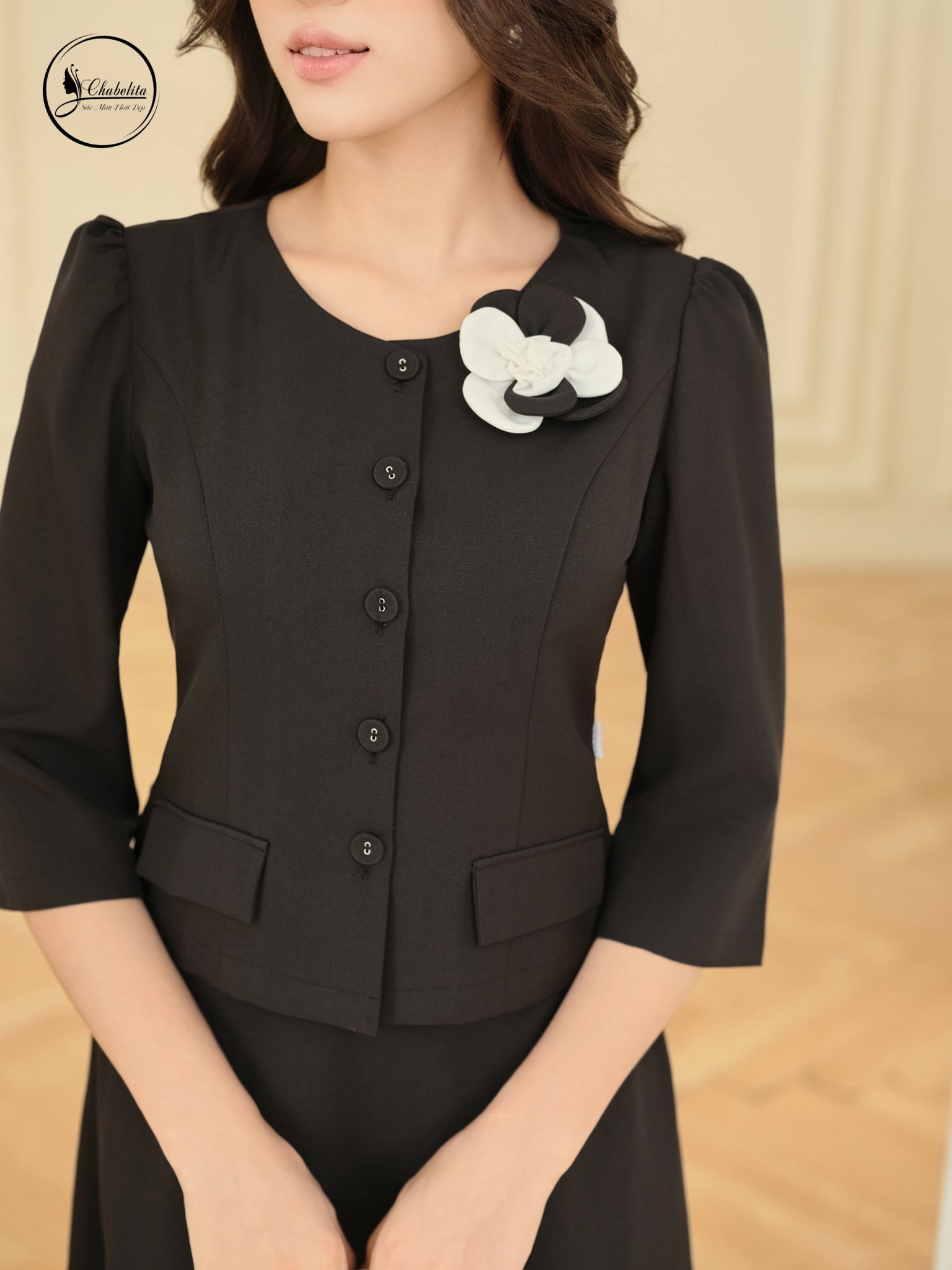 Sét bộ tay lỡ cổ tròn đính hoa màu đen