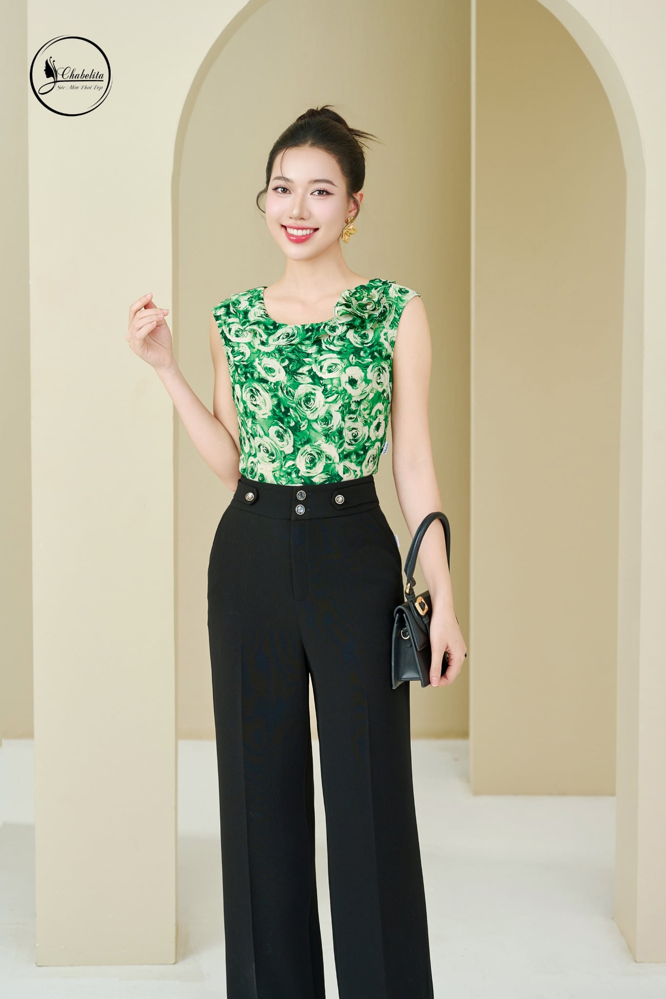 Áo sát nách cổ tròn đính hoa xanh