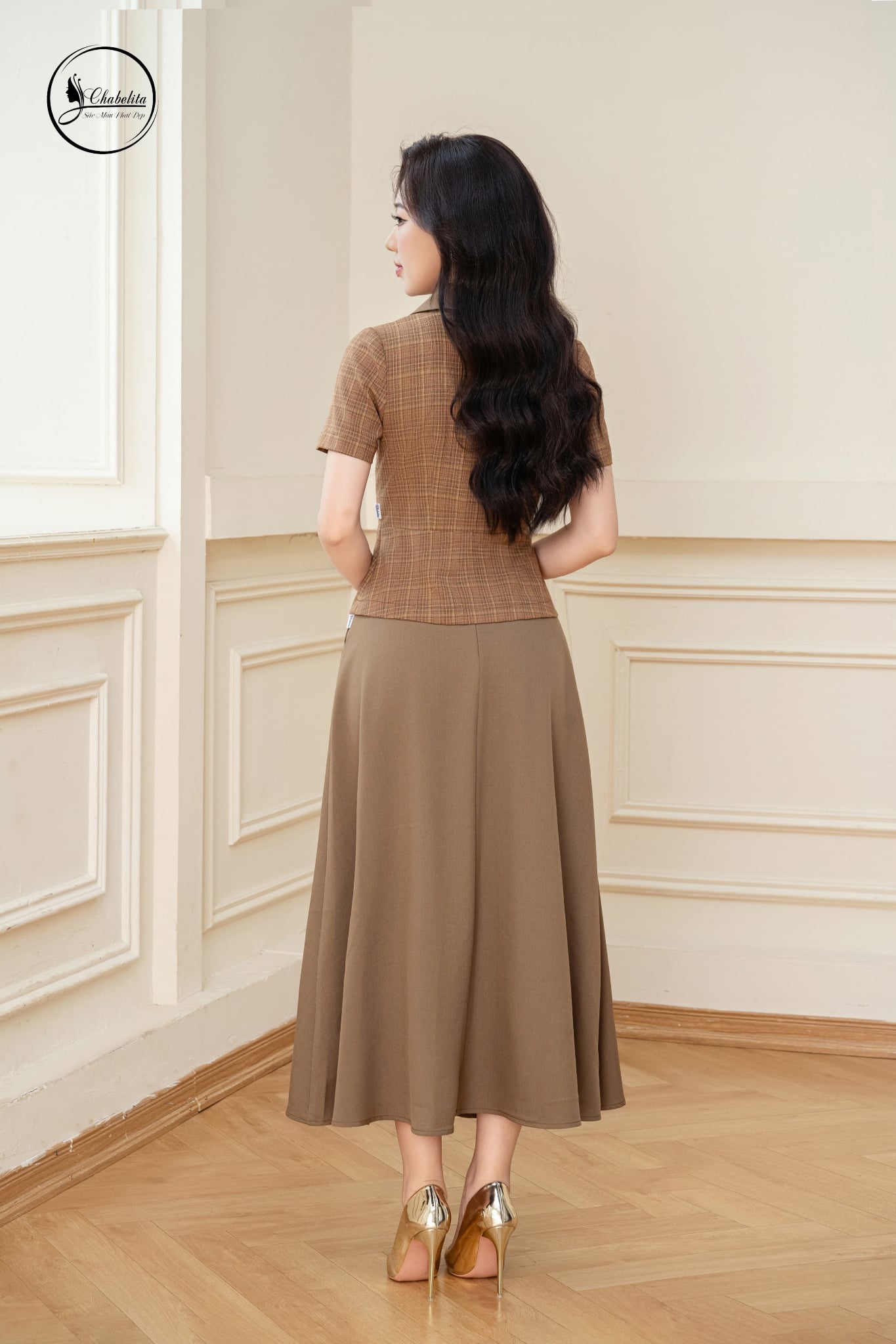 Áo kẻ cổ phối màu nâu