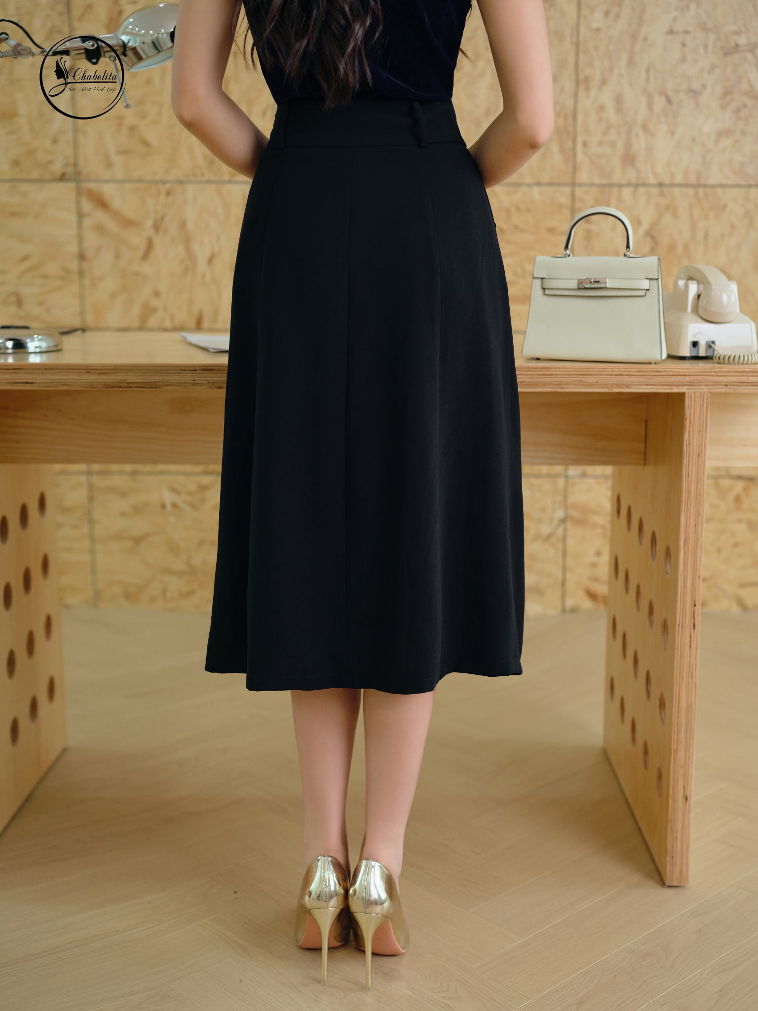 Chân váy xòe cạp 2 khuy màu đen