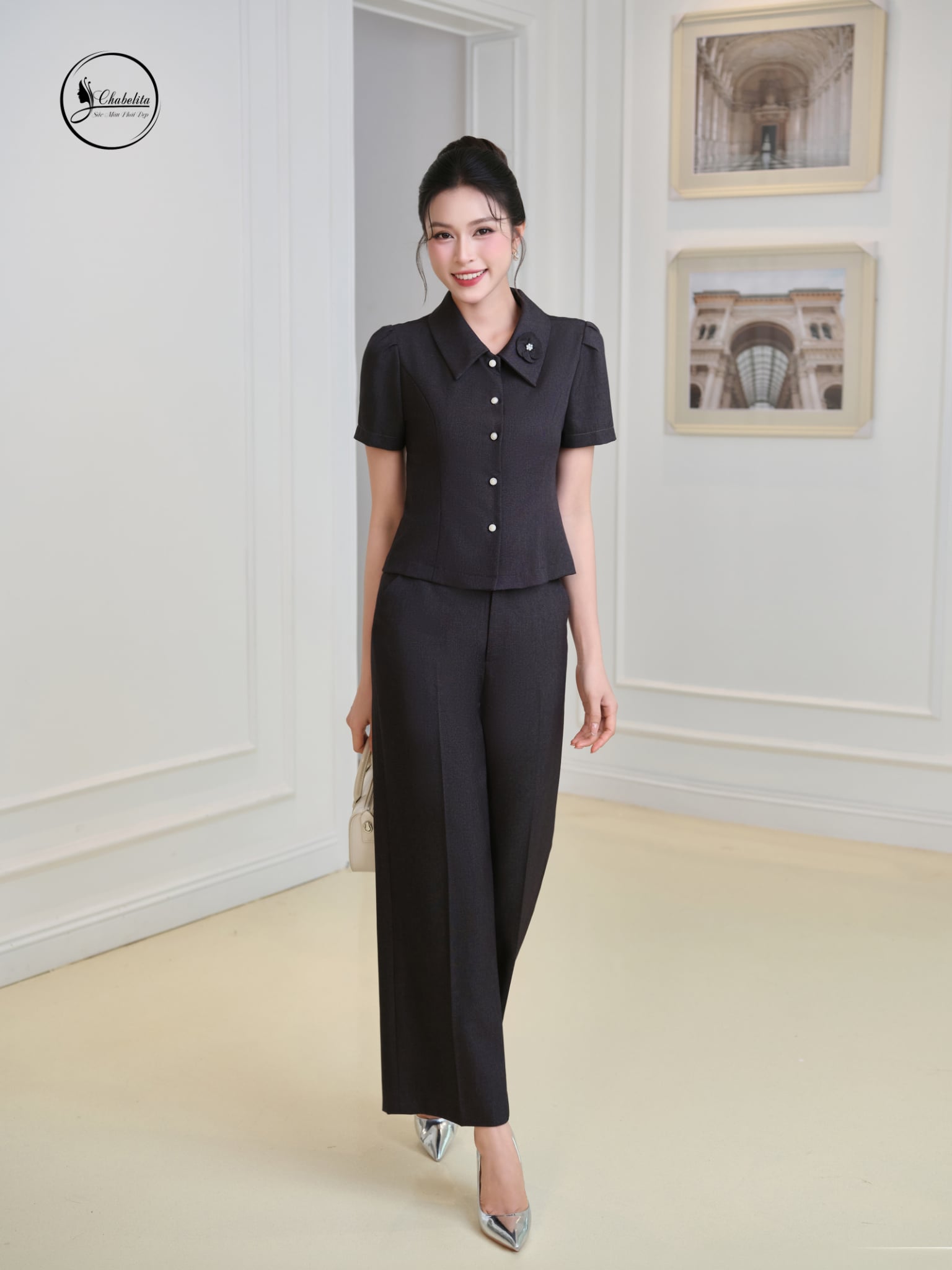 Áo sơ mi cổ đức đính hoa màu ghi