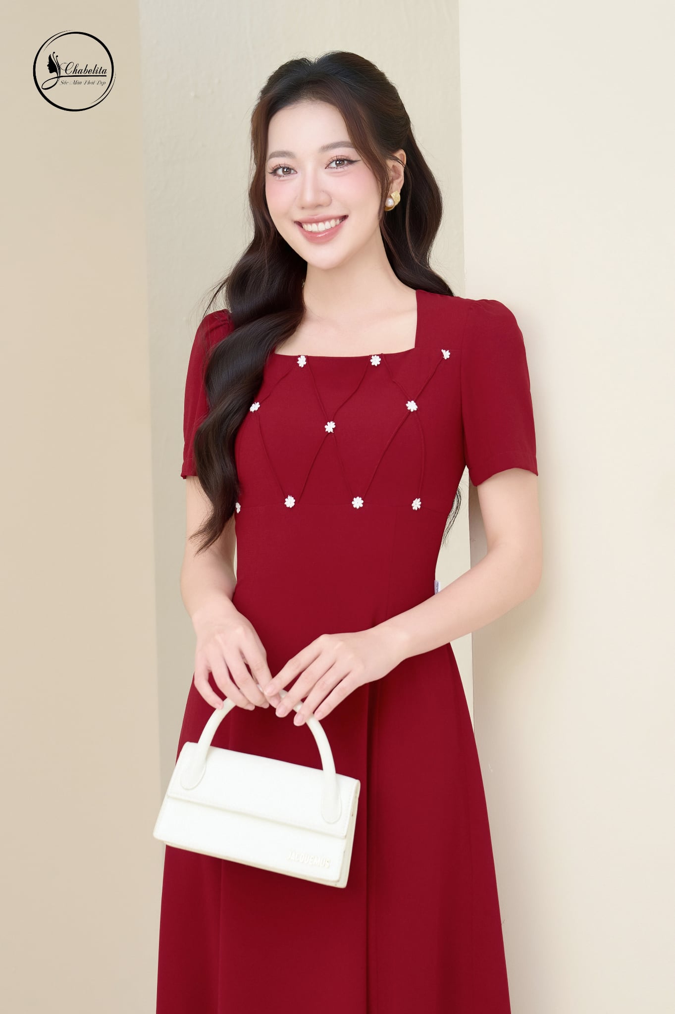 Đầm tay lỡ cổ vuông đính hoa nhí màu đô