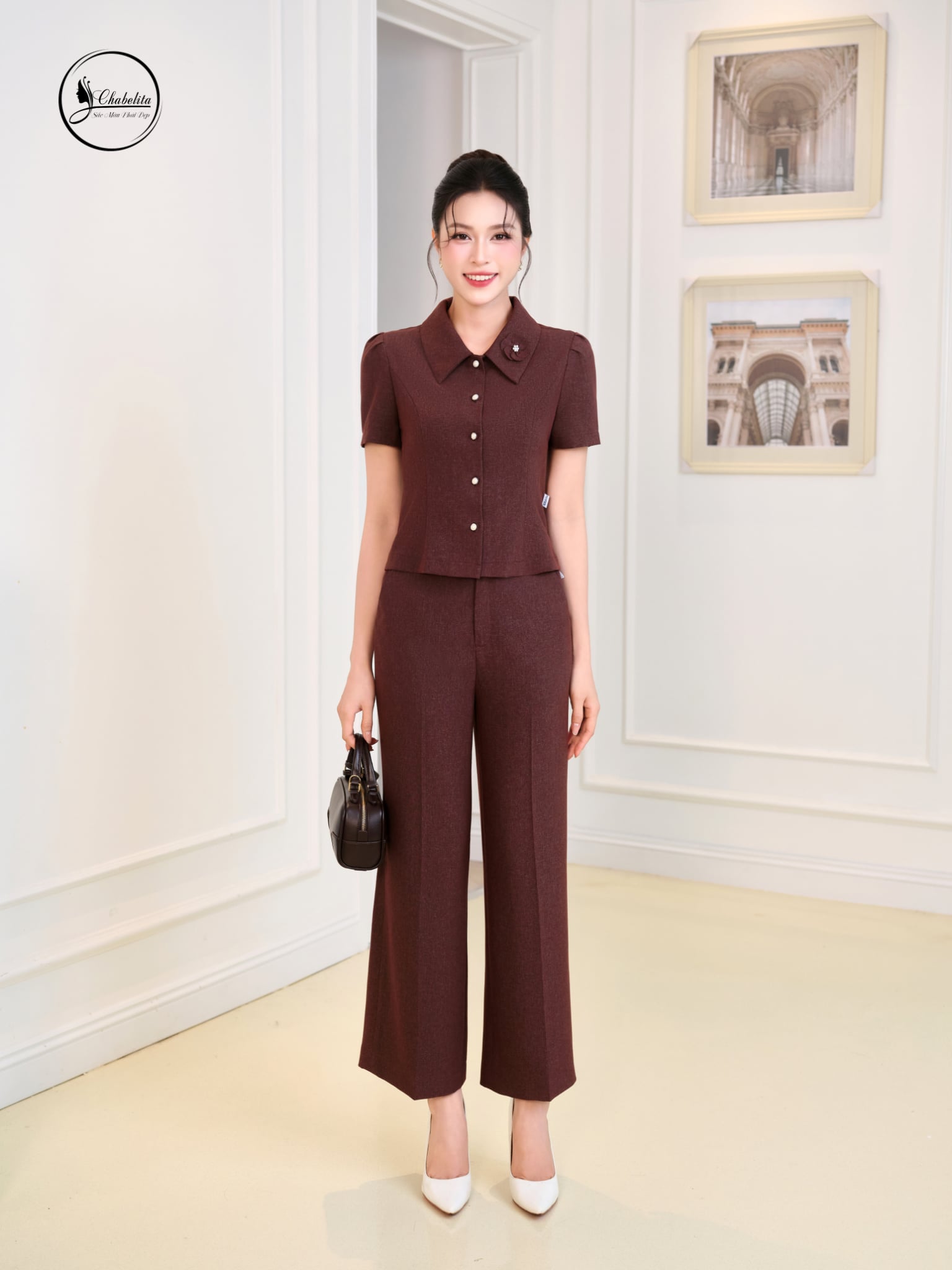 Áo sơ mi cổ đức đính hoa màu đỏ gạch