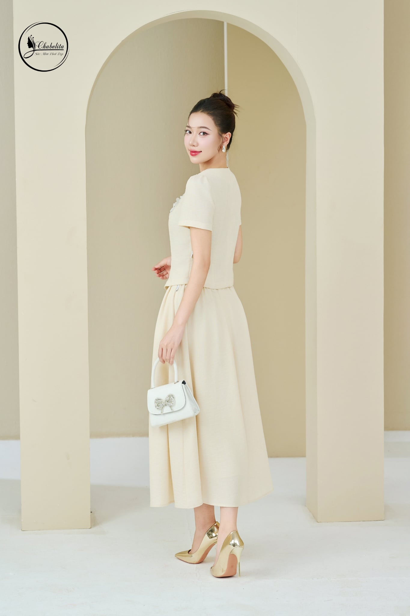 Sét bộ áo tay cộc cổ tim phối chân váy màu be