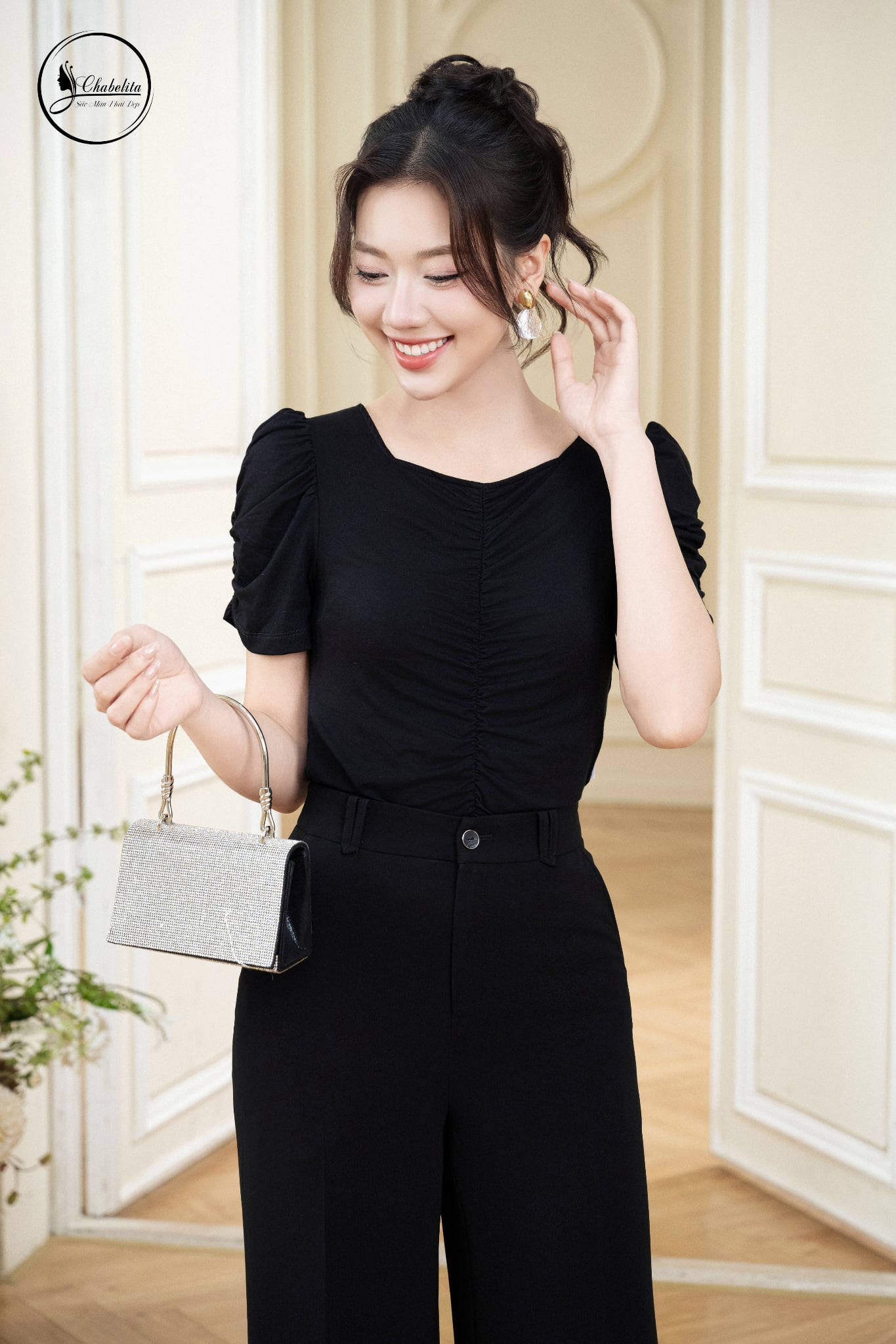 Áo cotton cổ vuông màu đen