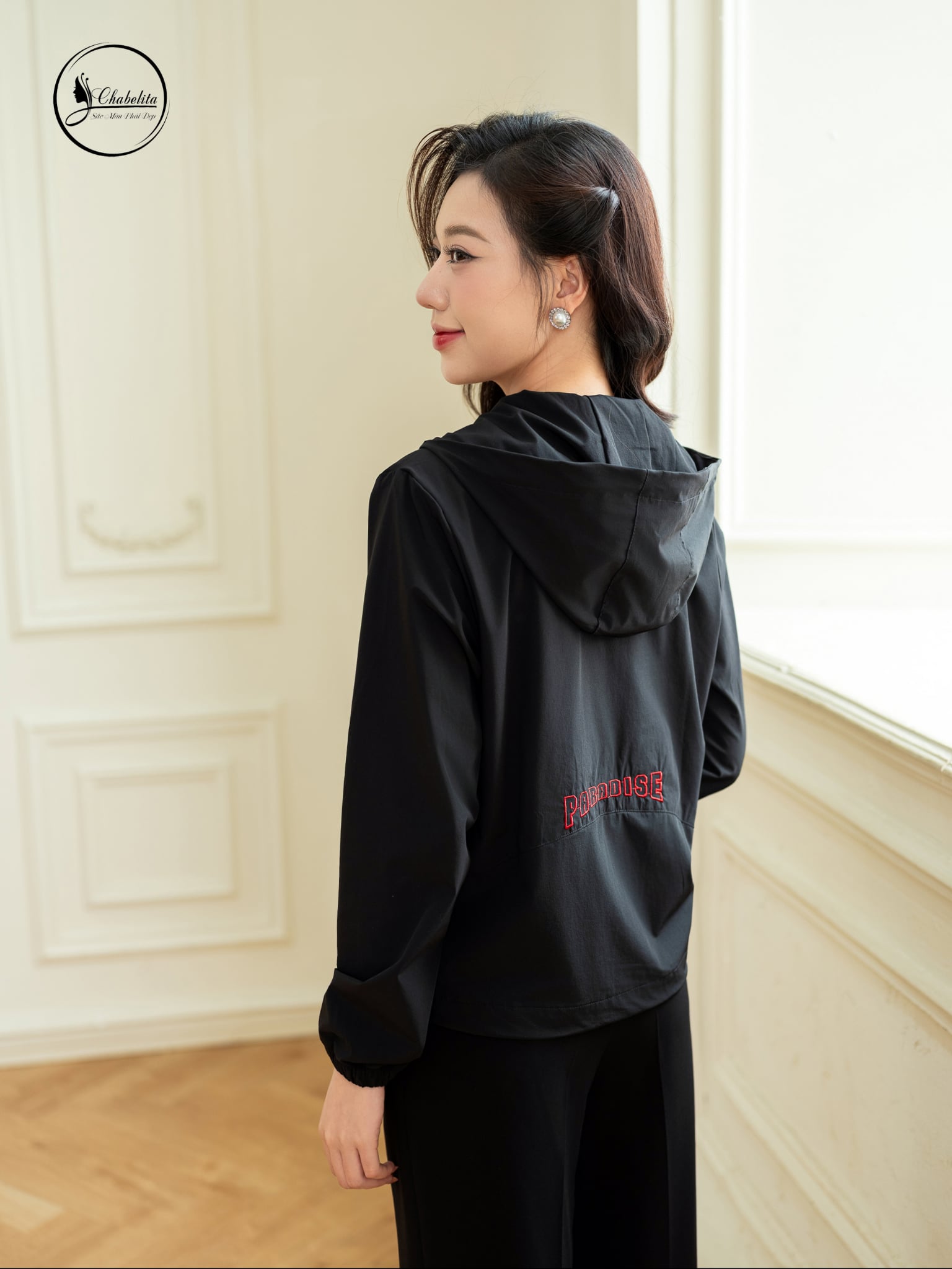 Áo khoác gió có mũ màu đen