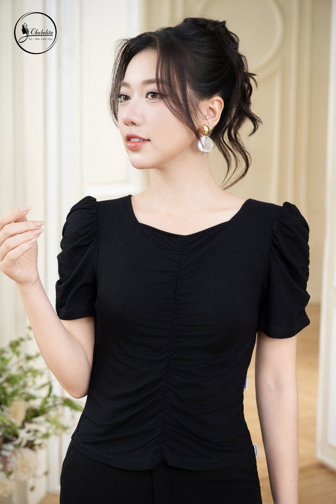 Áo cotton cổ vuông màu đen