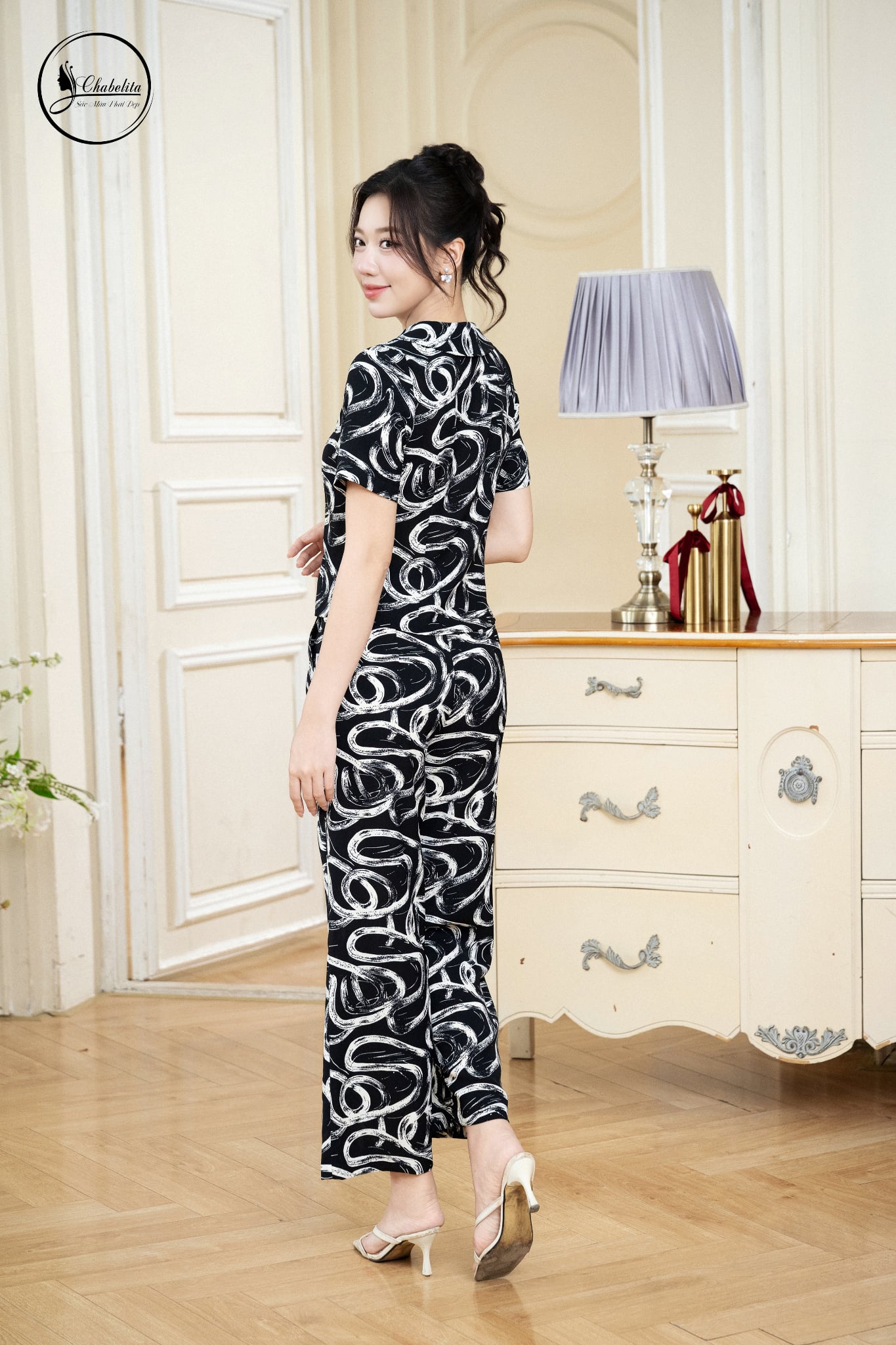 Bộ họa tiết tay cộc màu đen