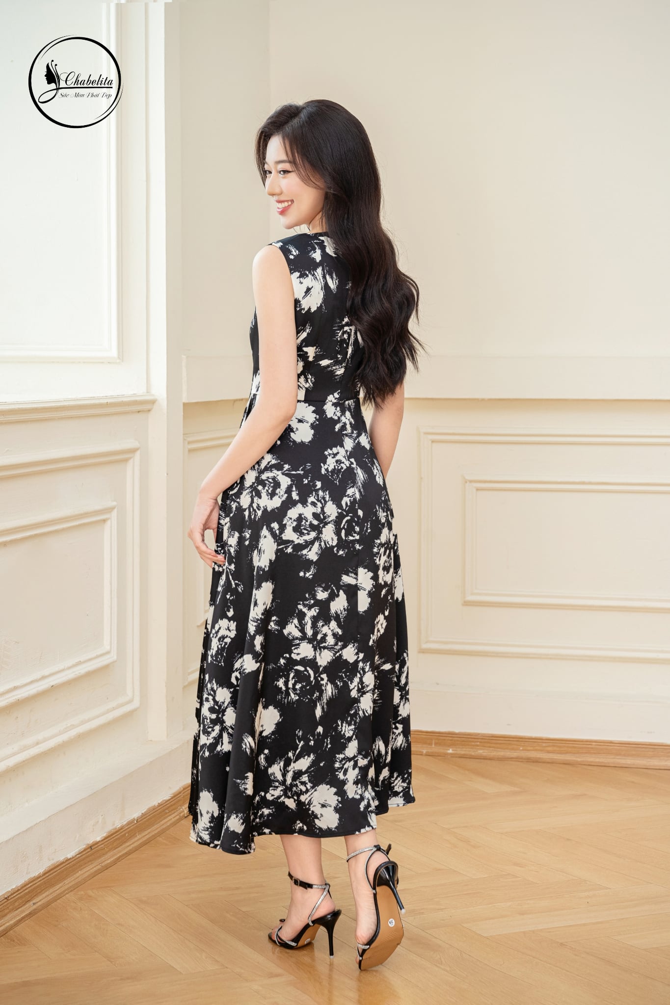 Đầm xòe sát nách màu đen