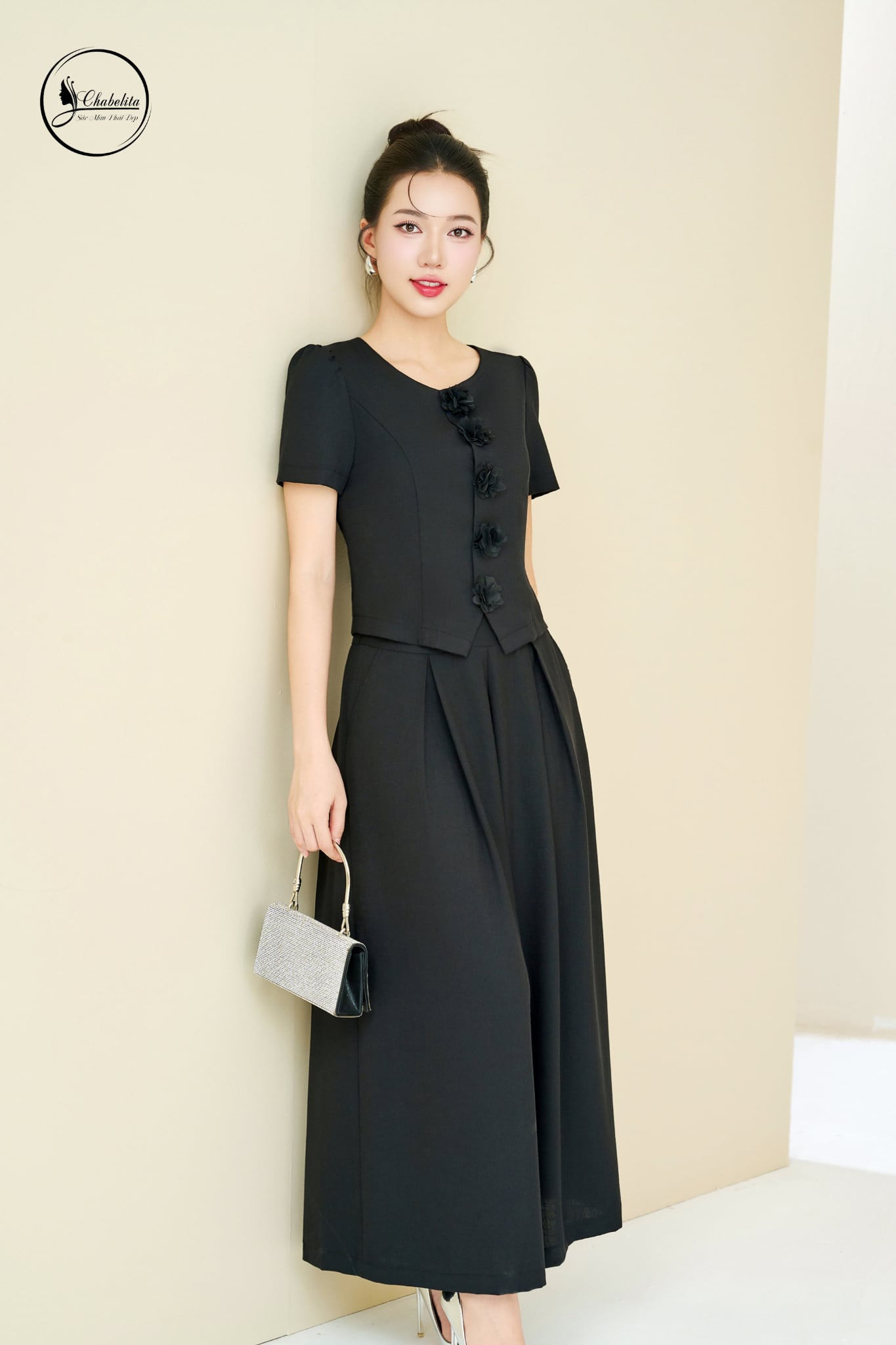 Sét bộ áo sơ mi tay cộc đính hoa nổi màu đen