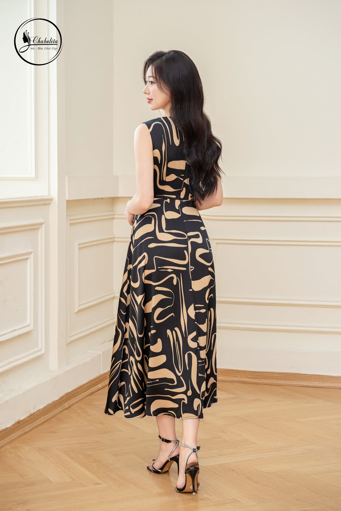 Đầm xòe sát nách họa tiết nâu