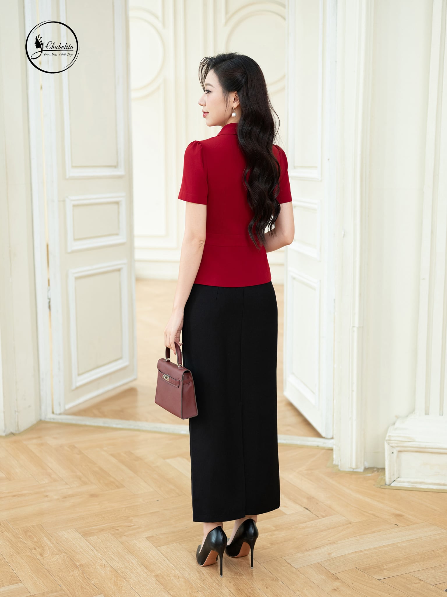 Áo cổ leo màu đỏ đính hoa