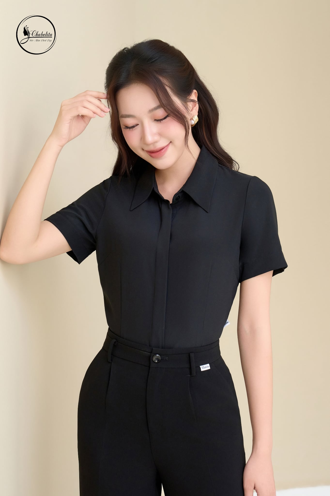 Áo sơ mi cổ đức tay cộc màu đen