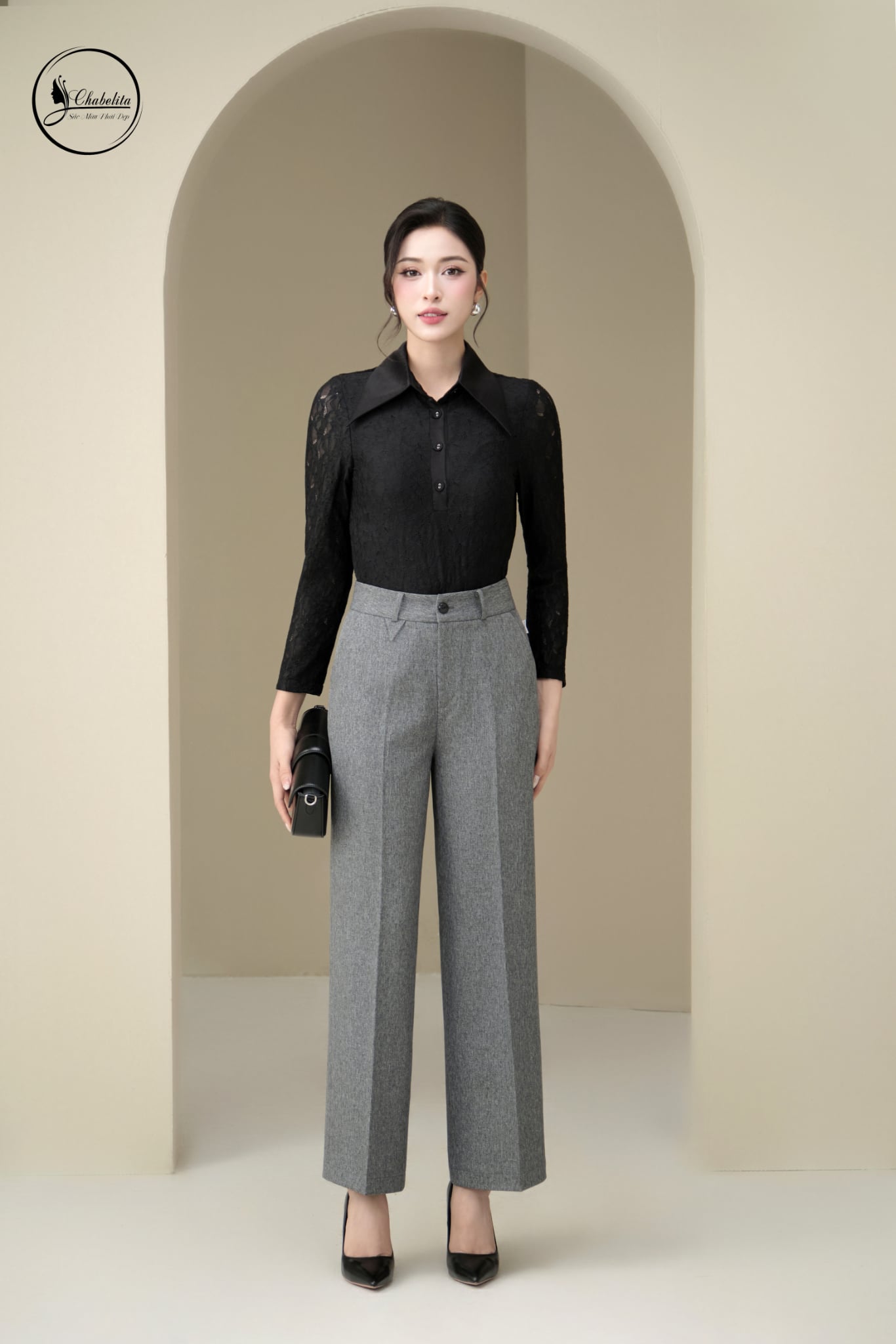 Áo ren dài tay phối cổ nhọn màu đen