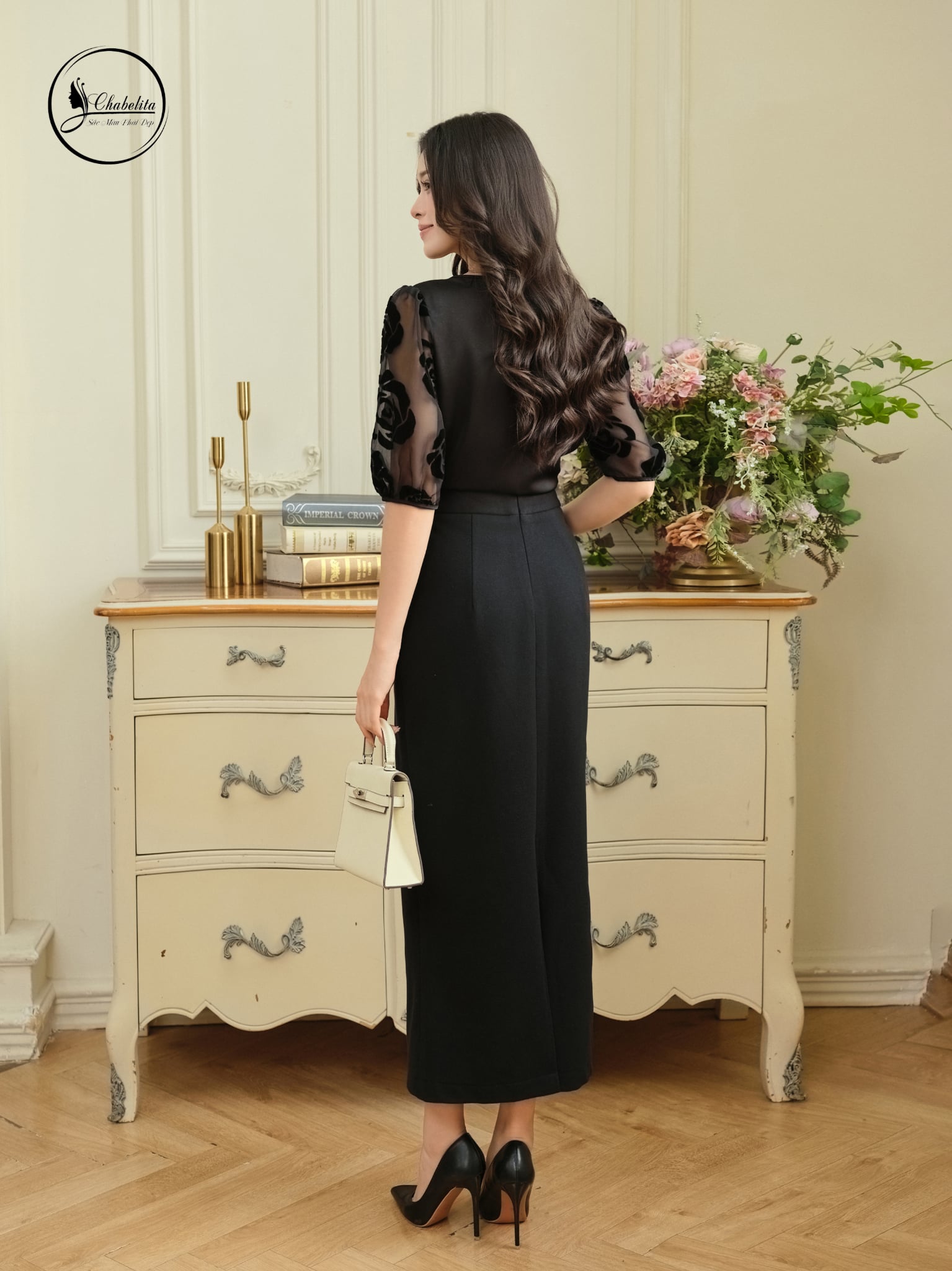 Áo sơ mi tay ren cổ tròn màu đen