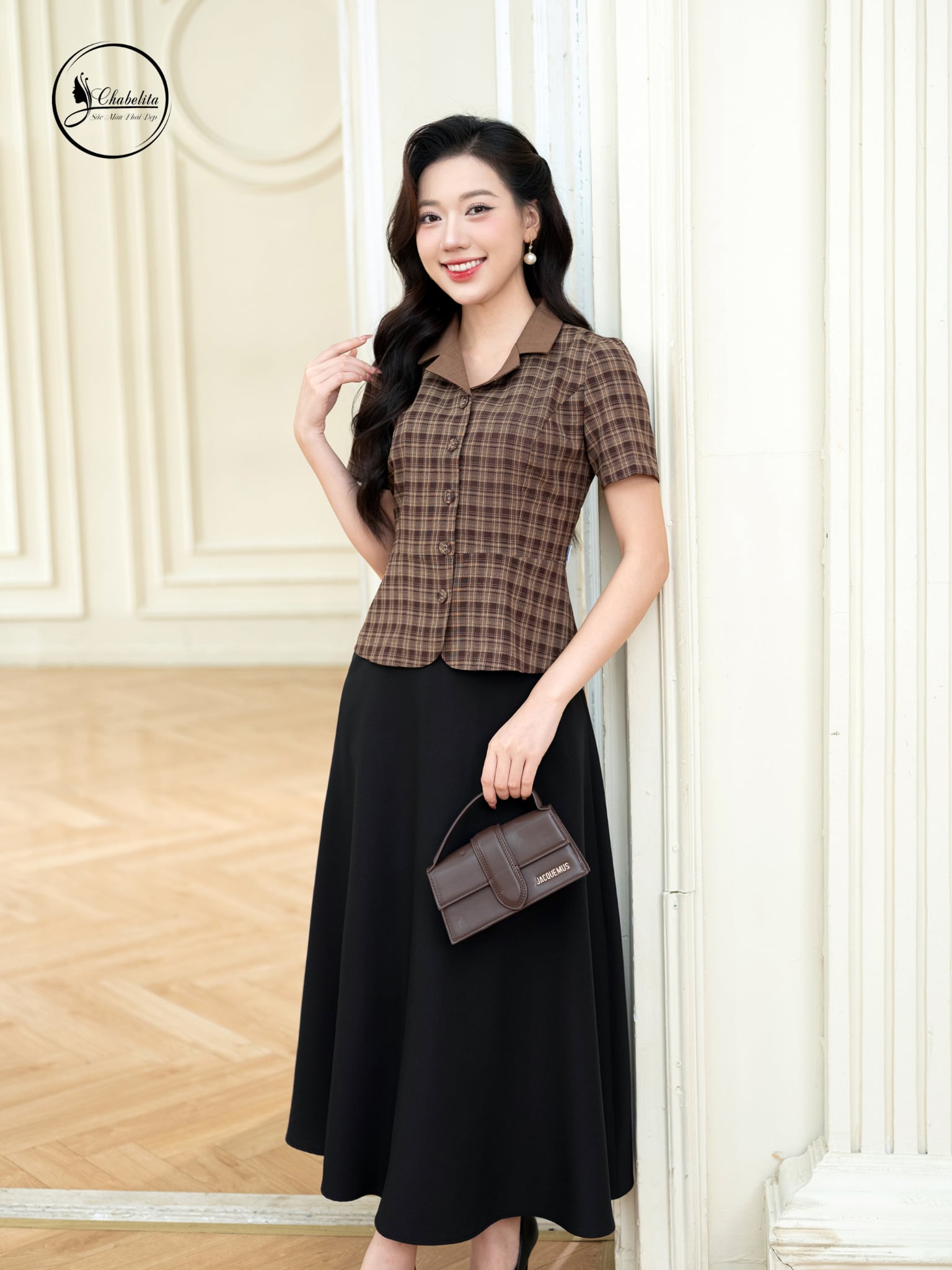 Áo sơ mi phối cổ vest kẻ đen