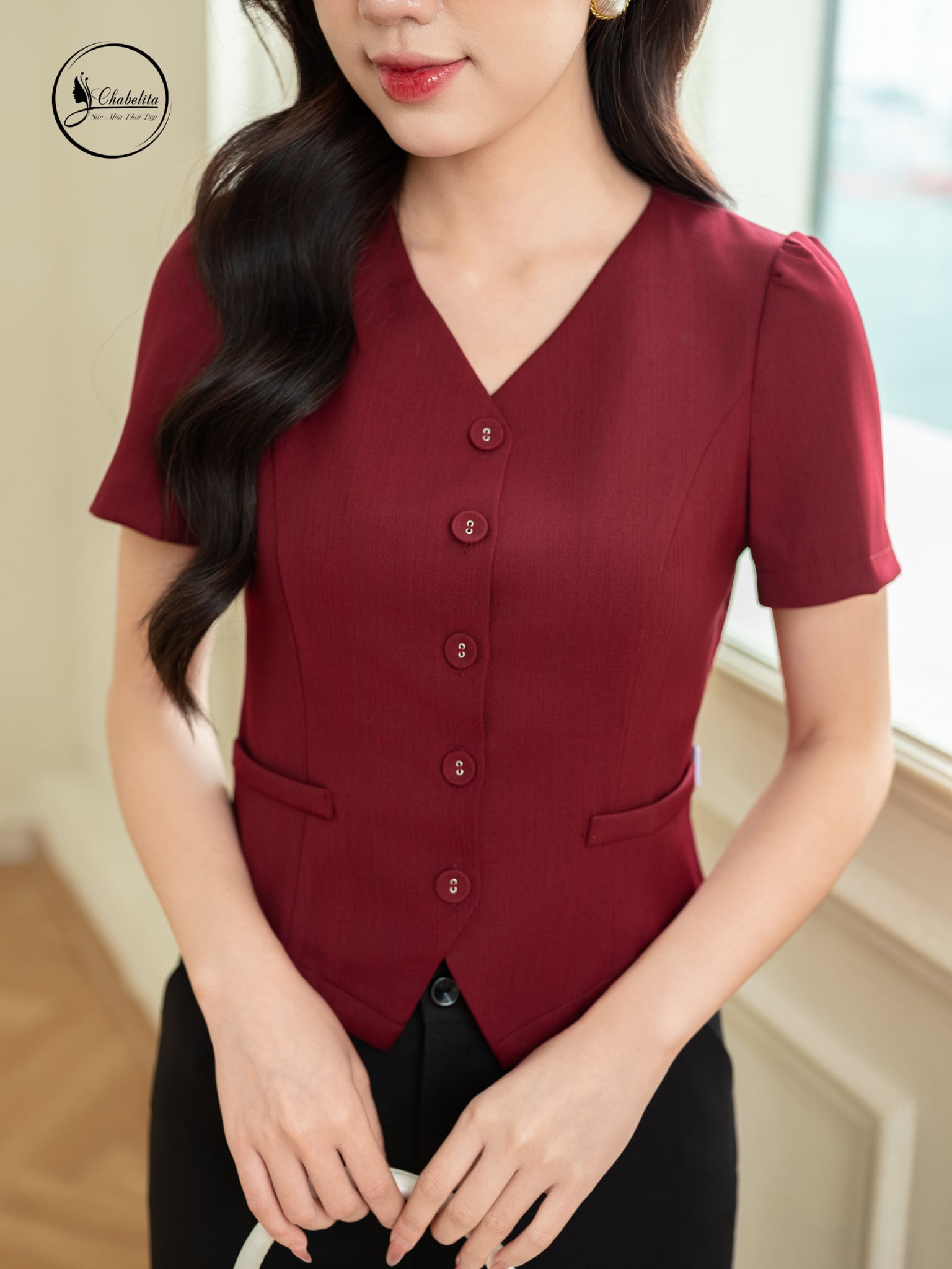 Áo sơ mi cổ tim màu đỏ