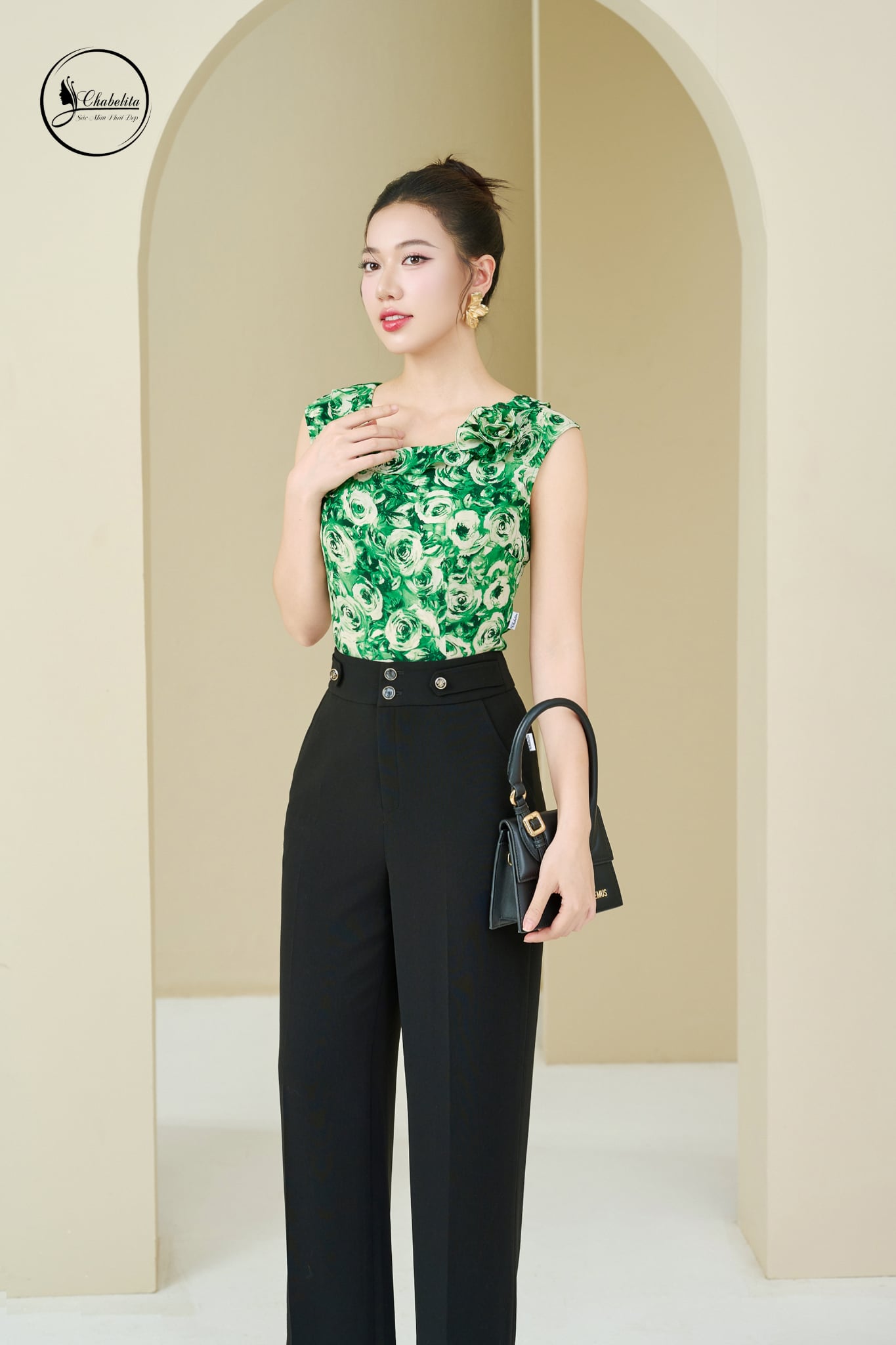 Áo sát nách cổ tròn đính hoa xanh